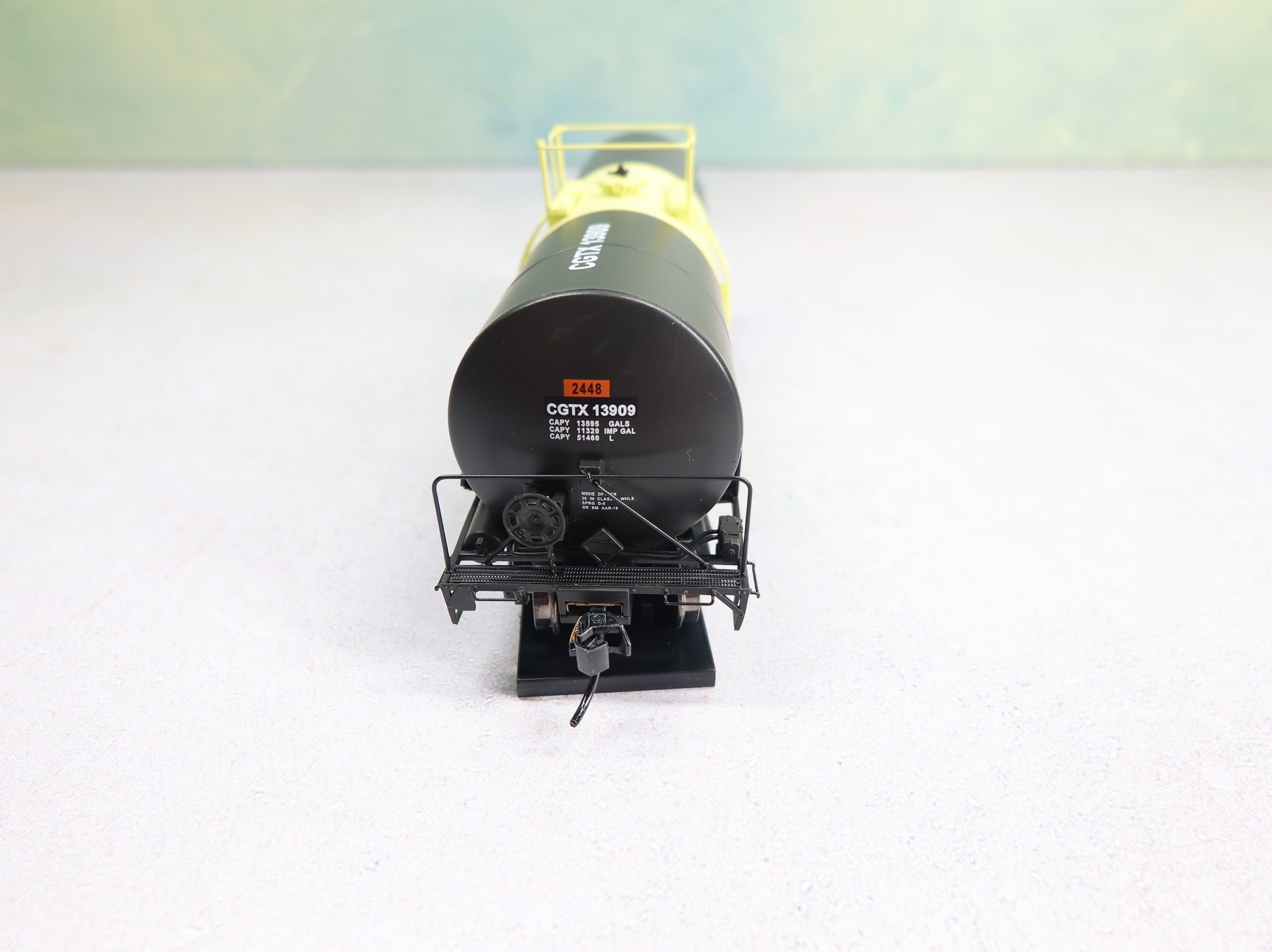 WalthersProto 920-100038 HO Scale 40' Trinity 14k Gal Molten Sulfur Tank Car General American CGTX #13909