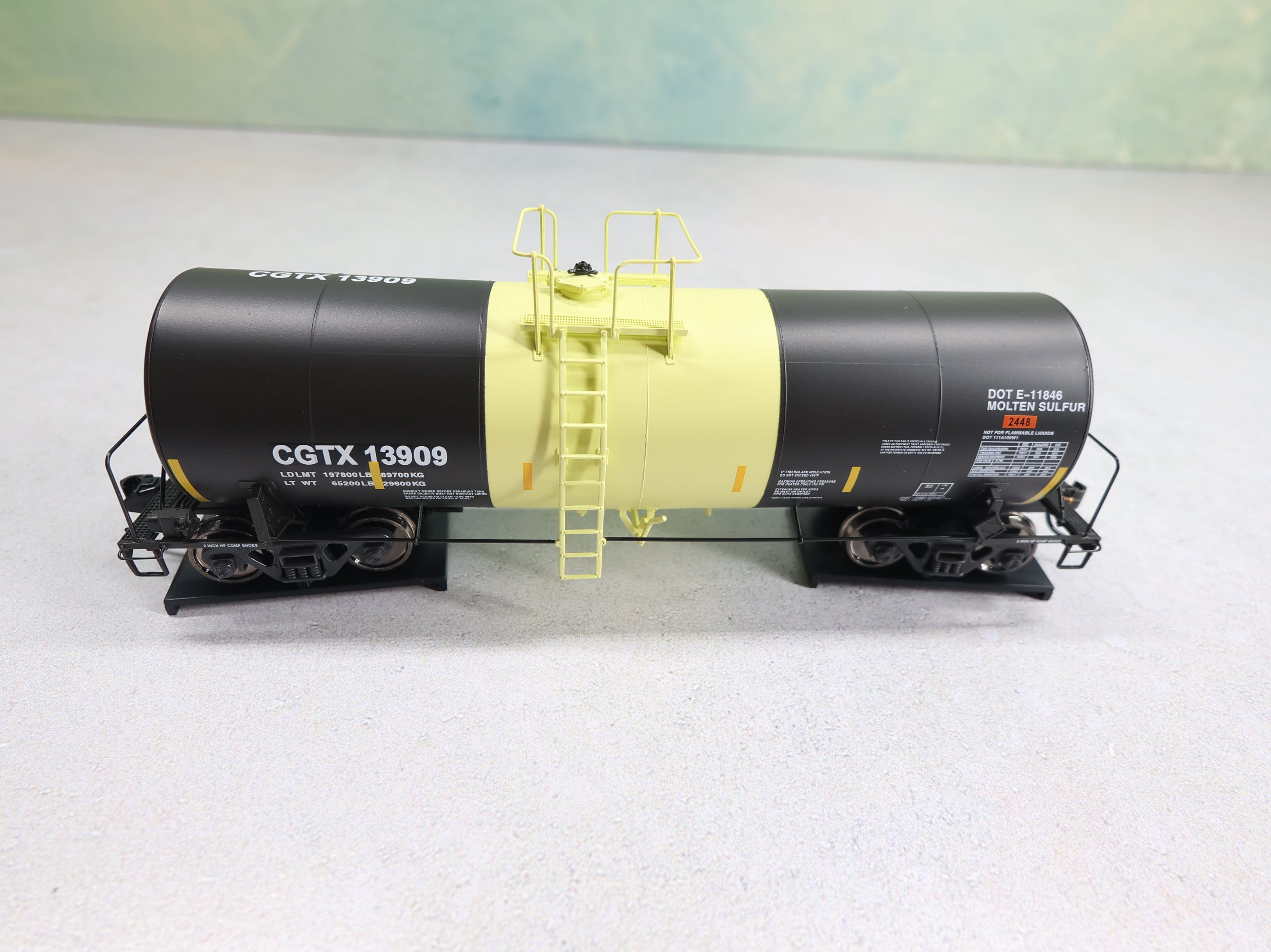 WalthersProto 920-100038 HO Scale 40' Trinity 14k Gal Molten Sulfur Tank Car General American CGTX #13909