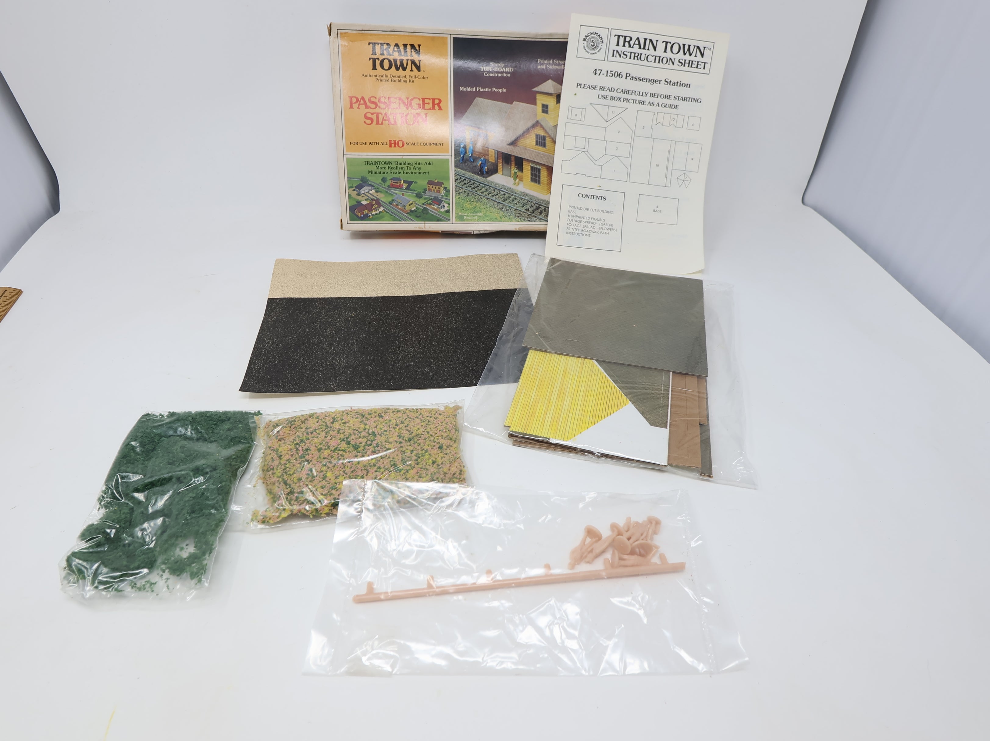 USED Bachmann #47-1506 HO Scale Traintown Passenger Station KIT