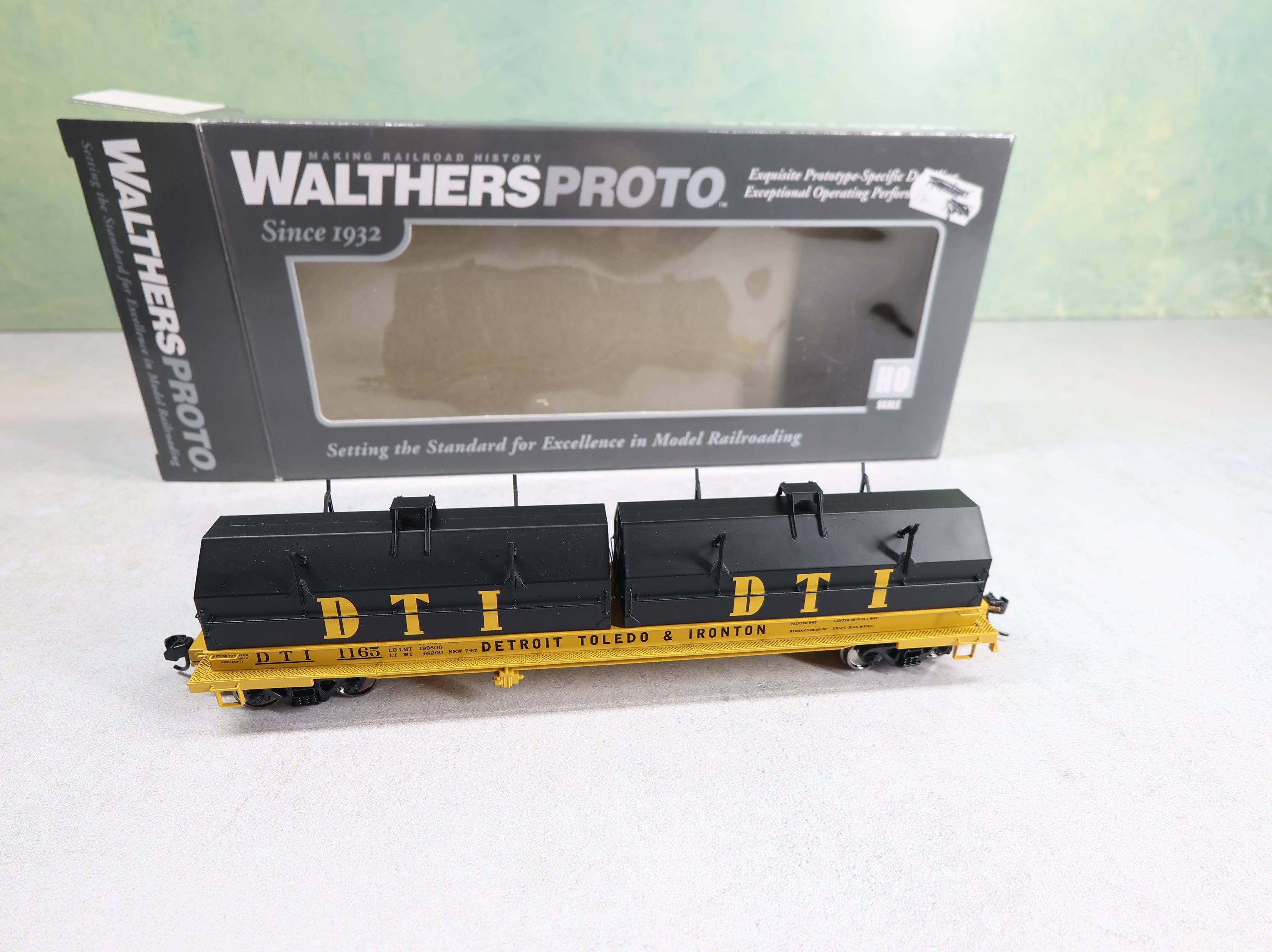 WalthersProto 920-105209 HO Scale 50' Evans Cushion Coil Car Detroit, Toledo and Ironton DT&I #1165