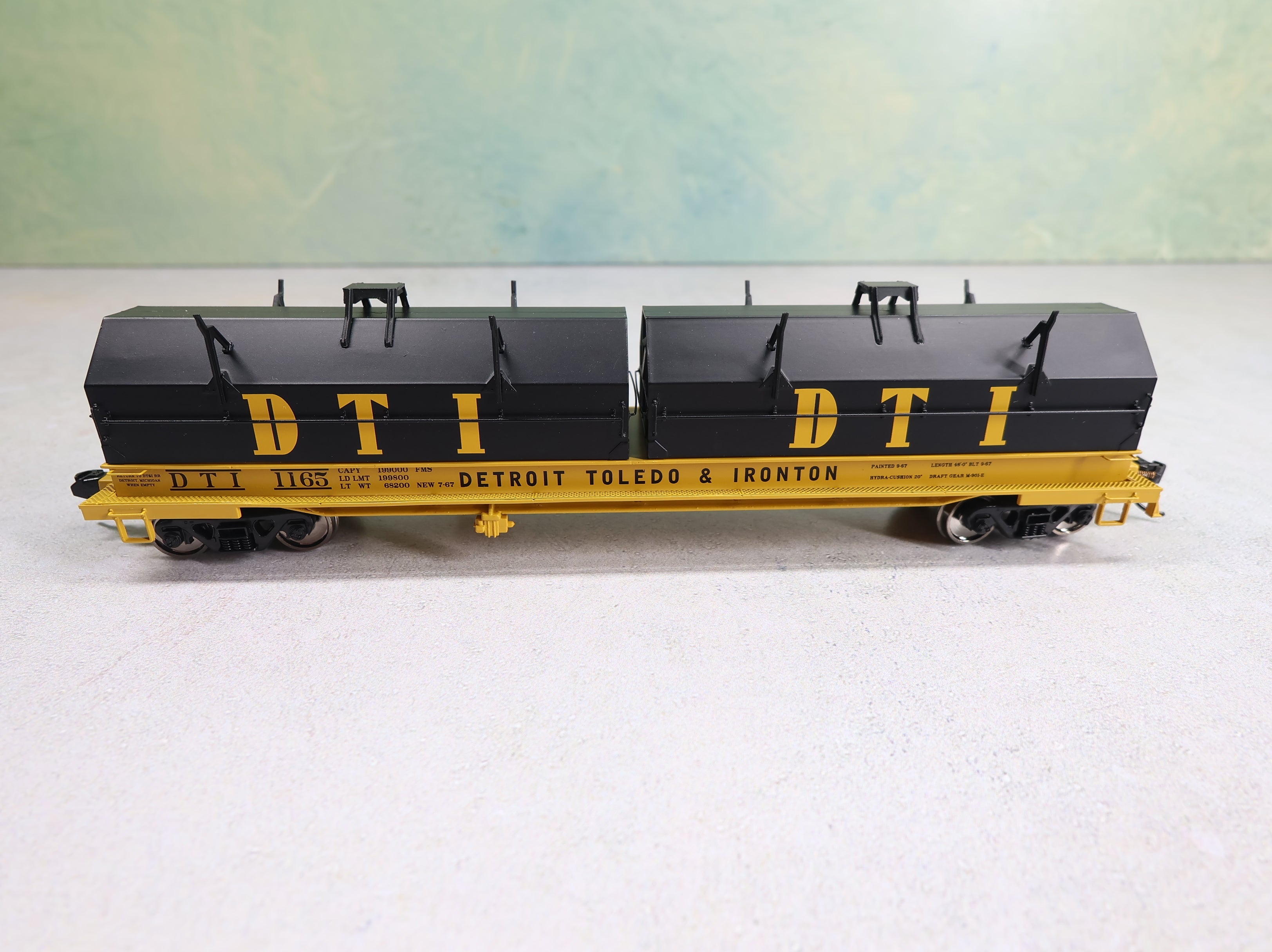 WalthersProto 920-105209 HO Scale 50' Evans Cushion Coil Car Detroit, Toledo and Ironton DT&I #1165