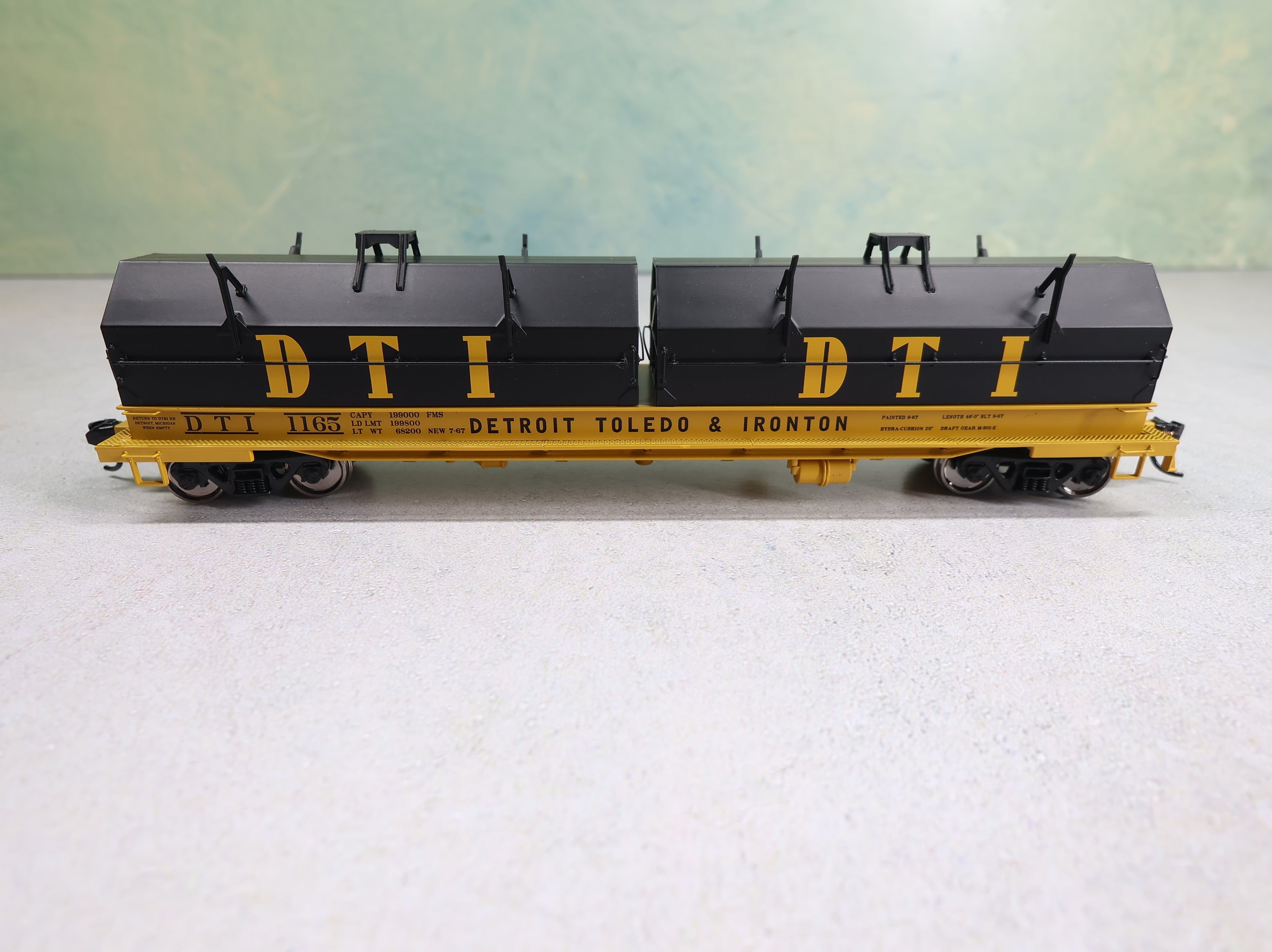 WalthersProto 920-105209 HO Scale 50' Evans Cushion Coil Car Detroit, Toledo and Ironton DT&I #1165