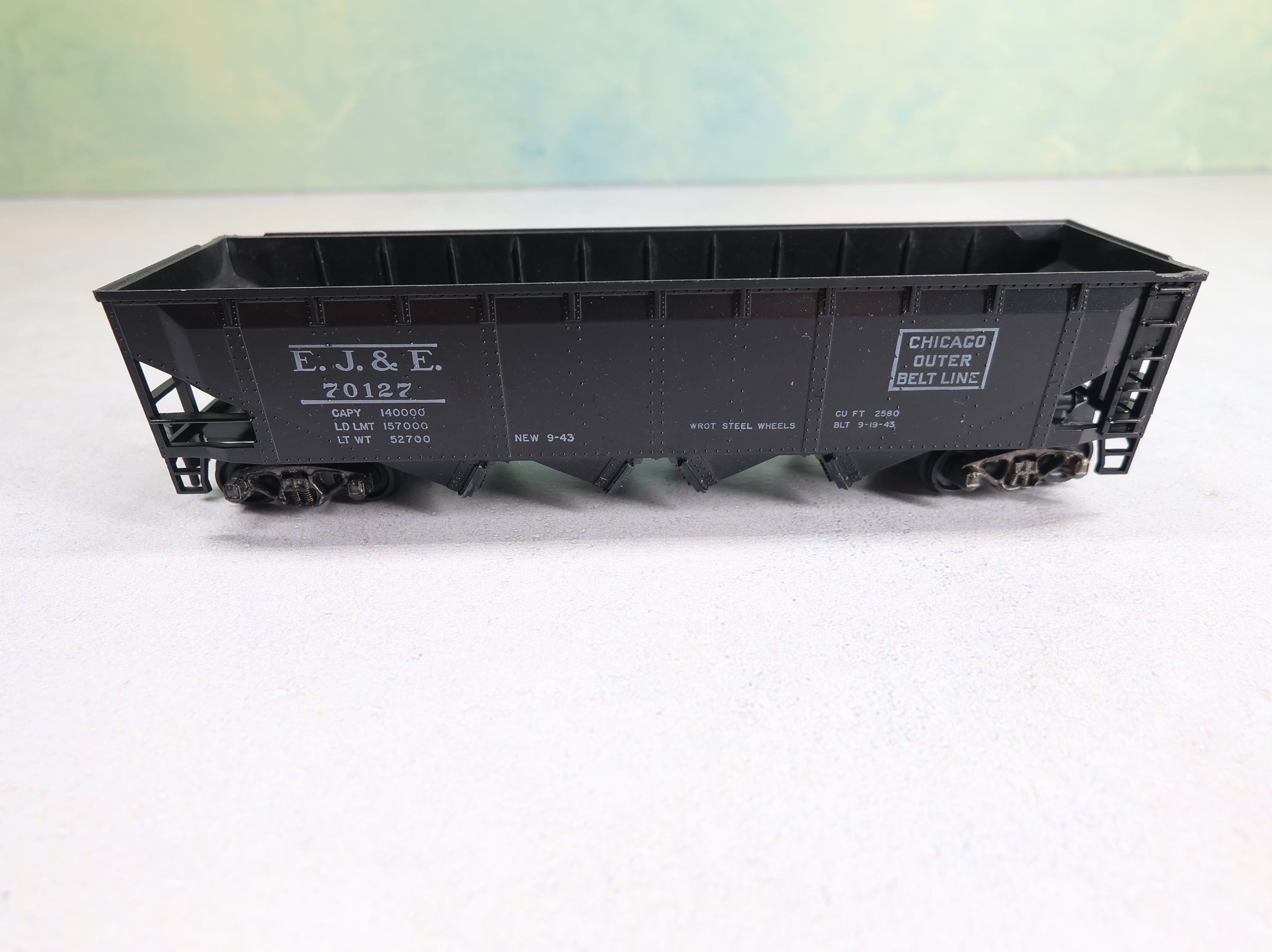 USED Athearn HO Scale Operating 4 Bay 70 Ton Hopper Elgin Joliet & Eastern EJ&E #70127