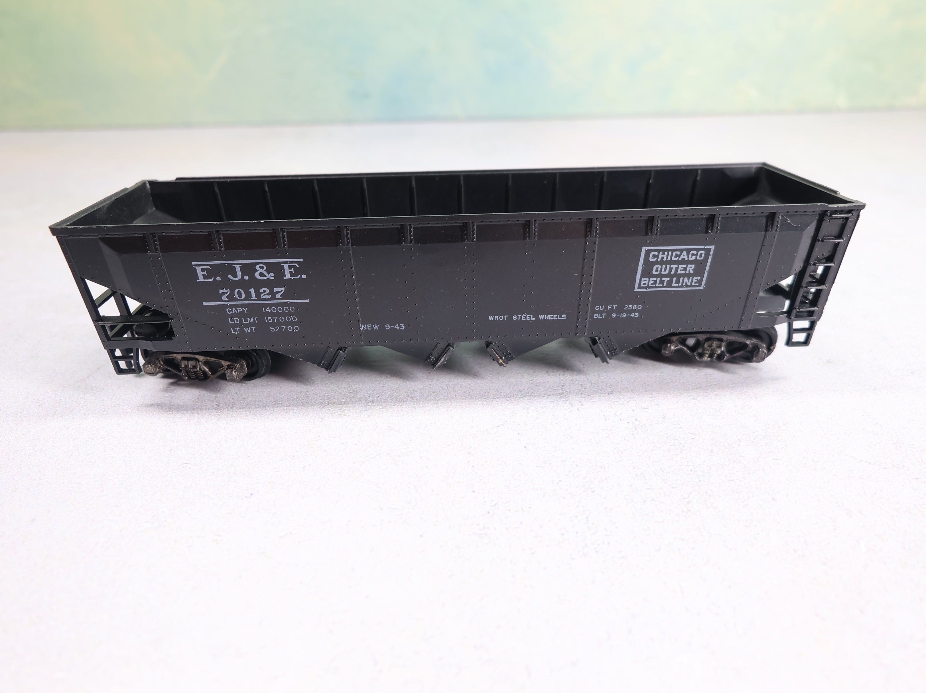 USED Athearn HO Scale Operating 4 Bay 70 Ton Hopper Elgin Joliet & Eastern EJ&E #70127