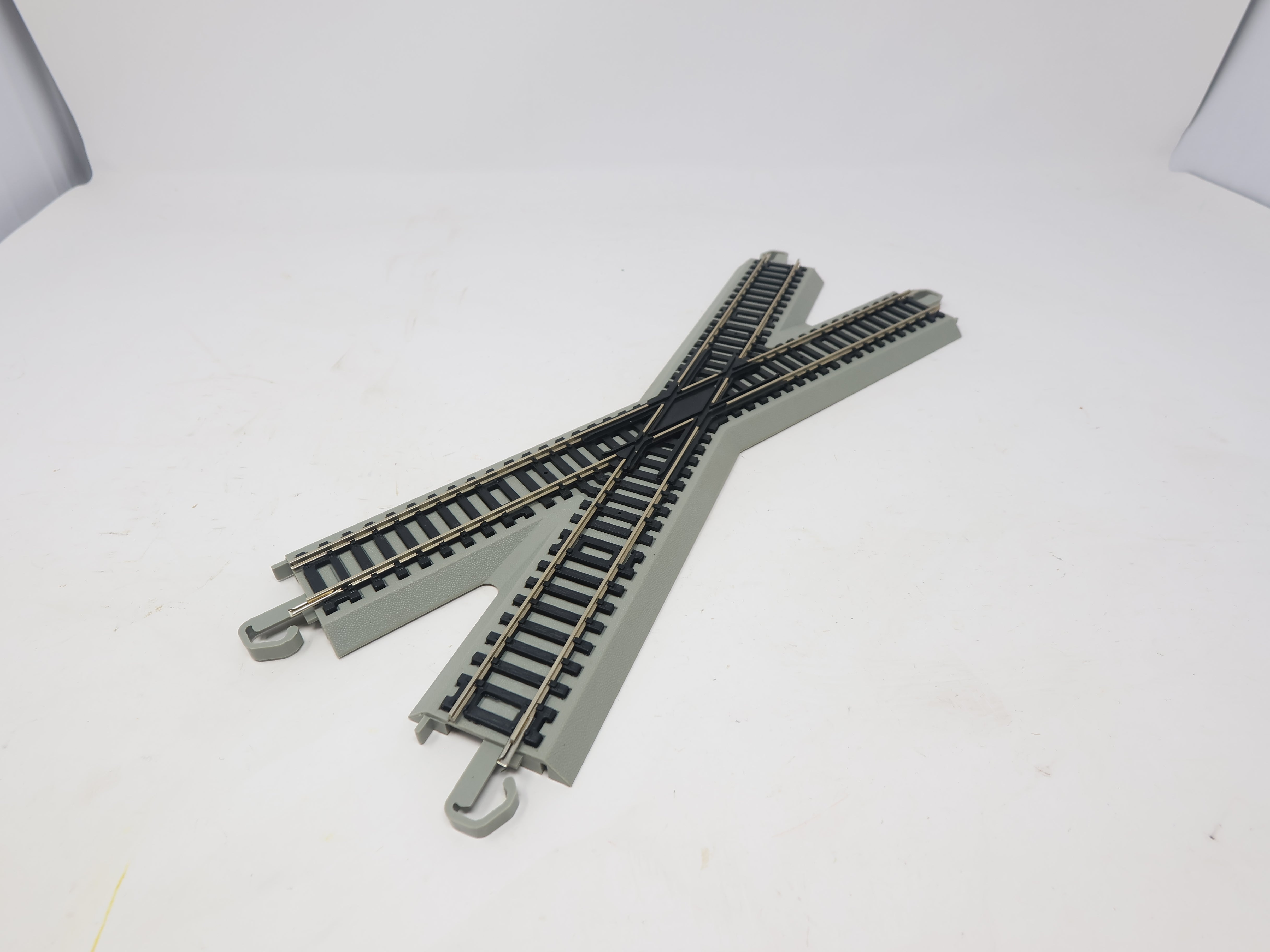 USED Bachmann HO Scale, 30 Degree Crossing