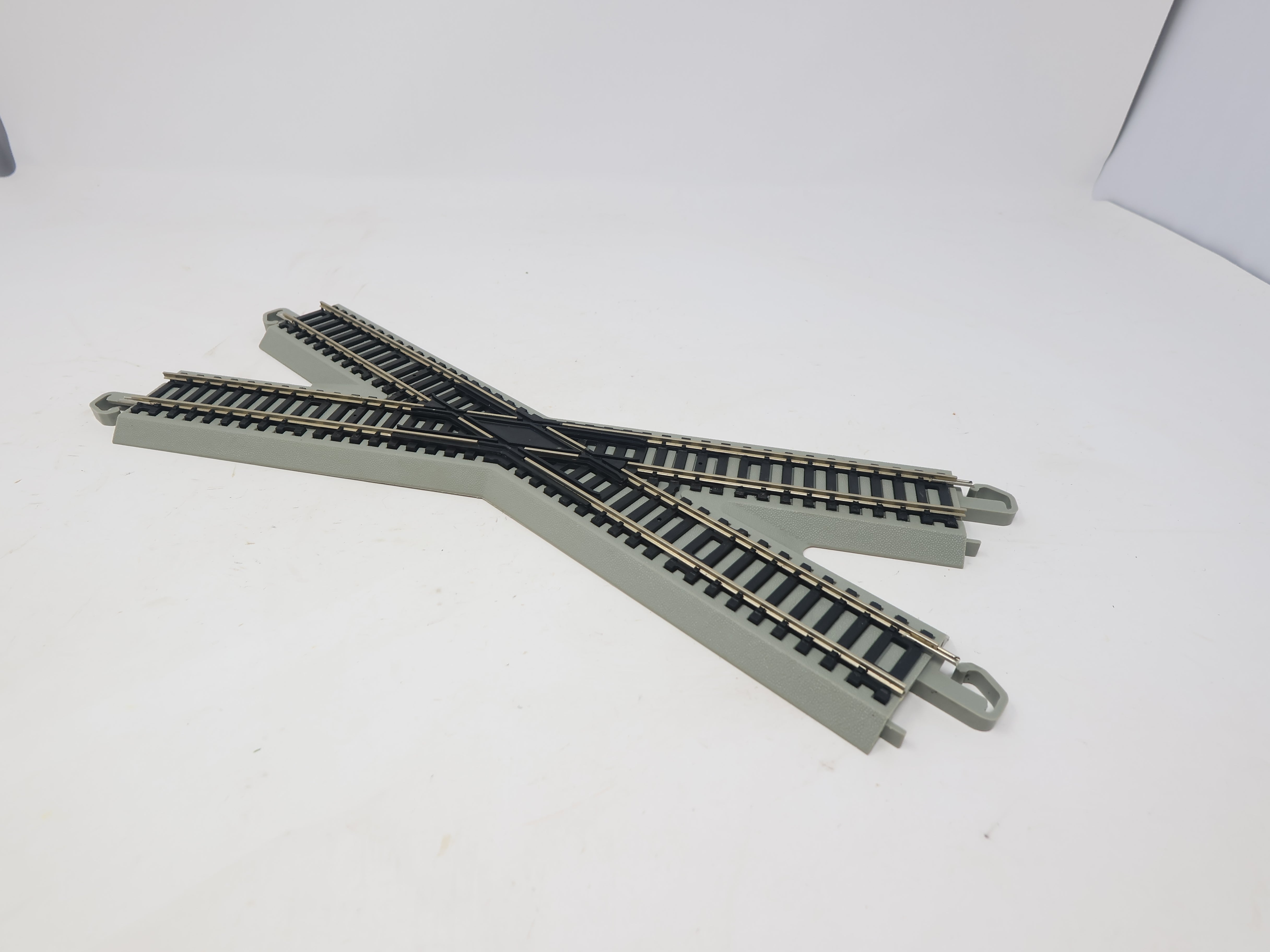 USED Bachmann HO Scale, 30 Degree Crossing