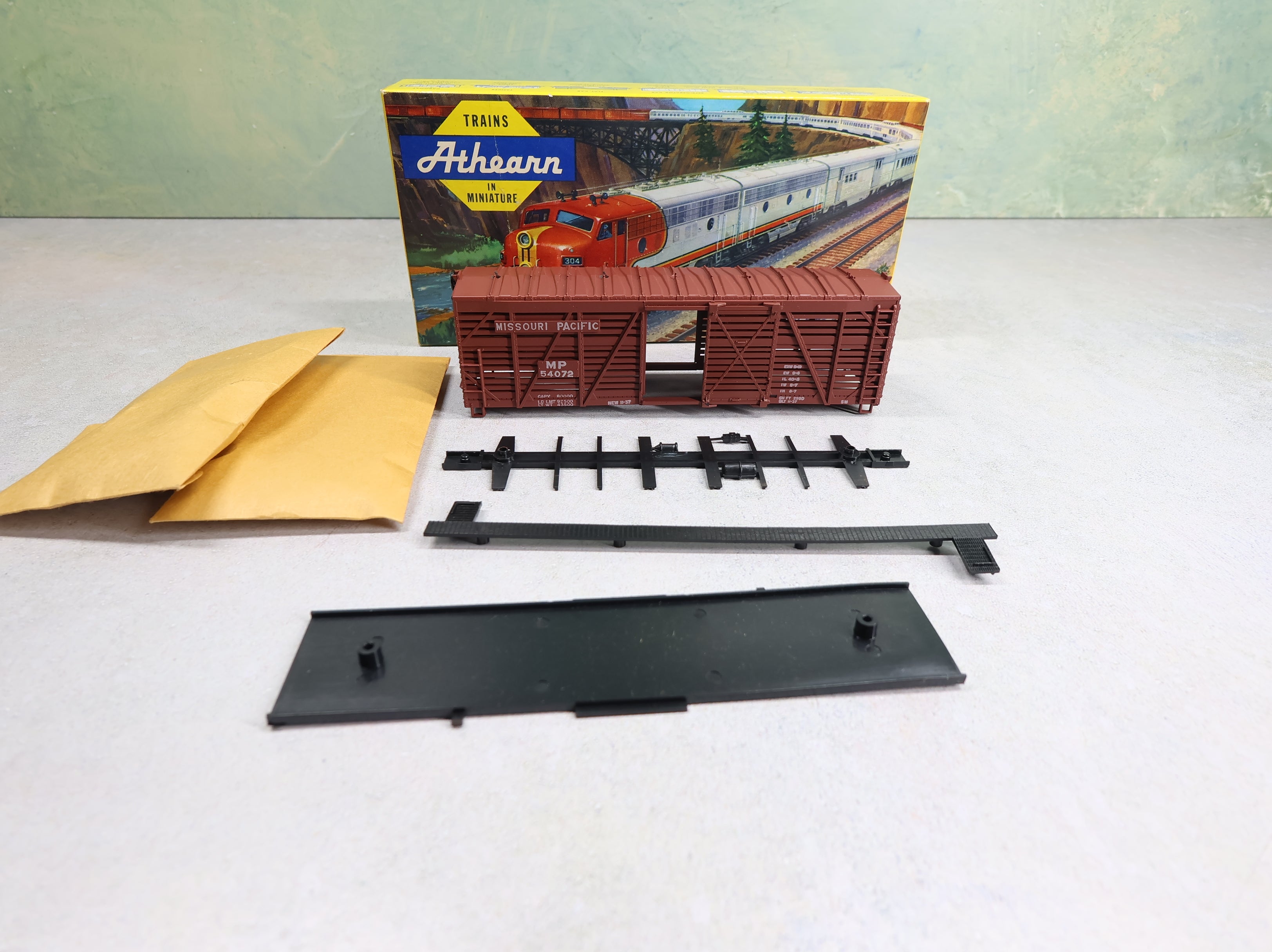 USED Athearn HO Scale 40' Stock Car Missouri Pacific MP #54072 KIT