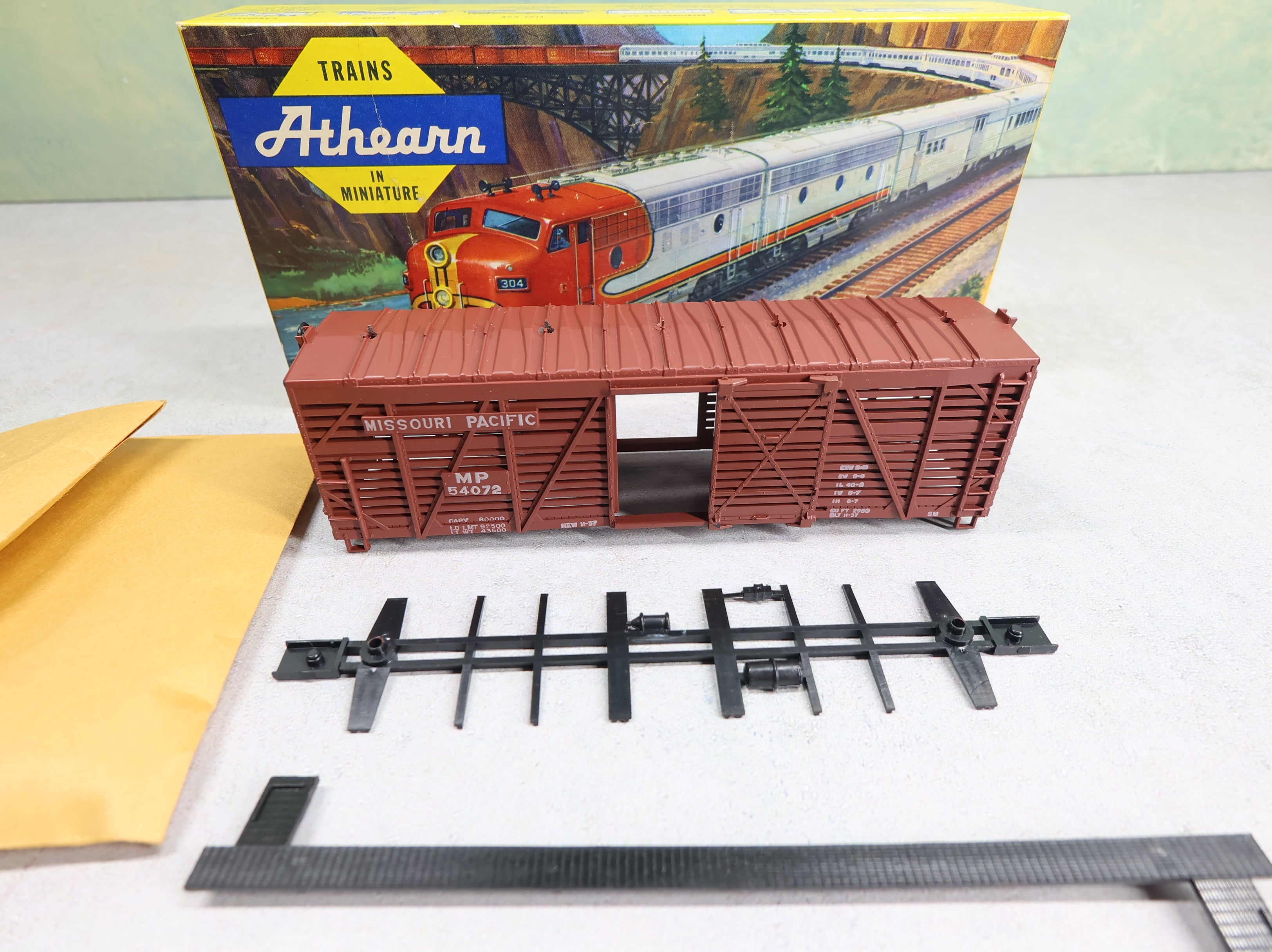 USED Athearn HO Scale 40' Stock Car Missouri Pacific MP #54072 KIT