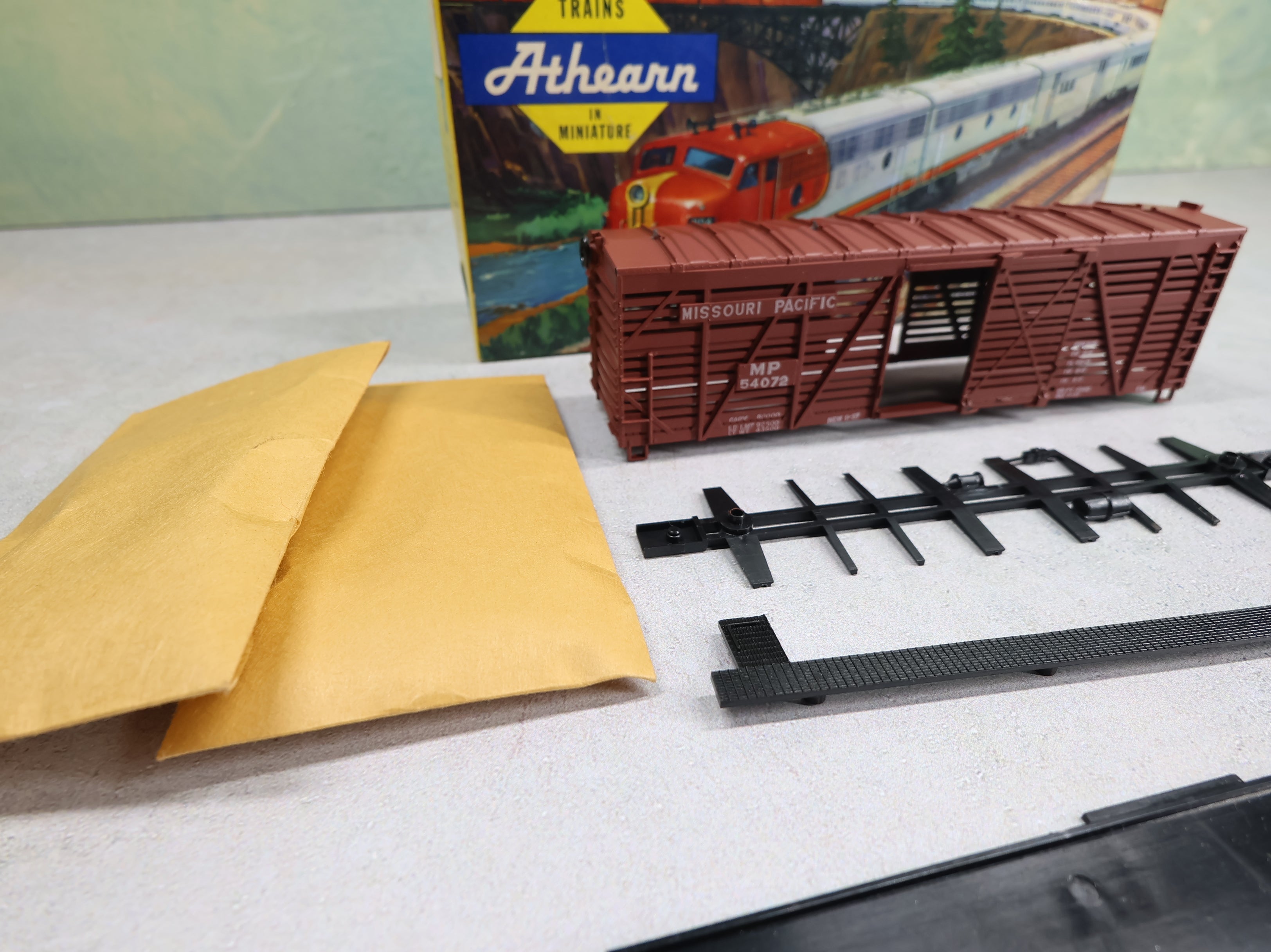 USED Athearn HO Scale 40' Stock Car Missouri Pacific MP #54072 KIT