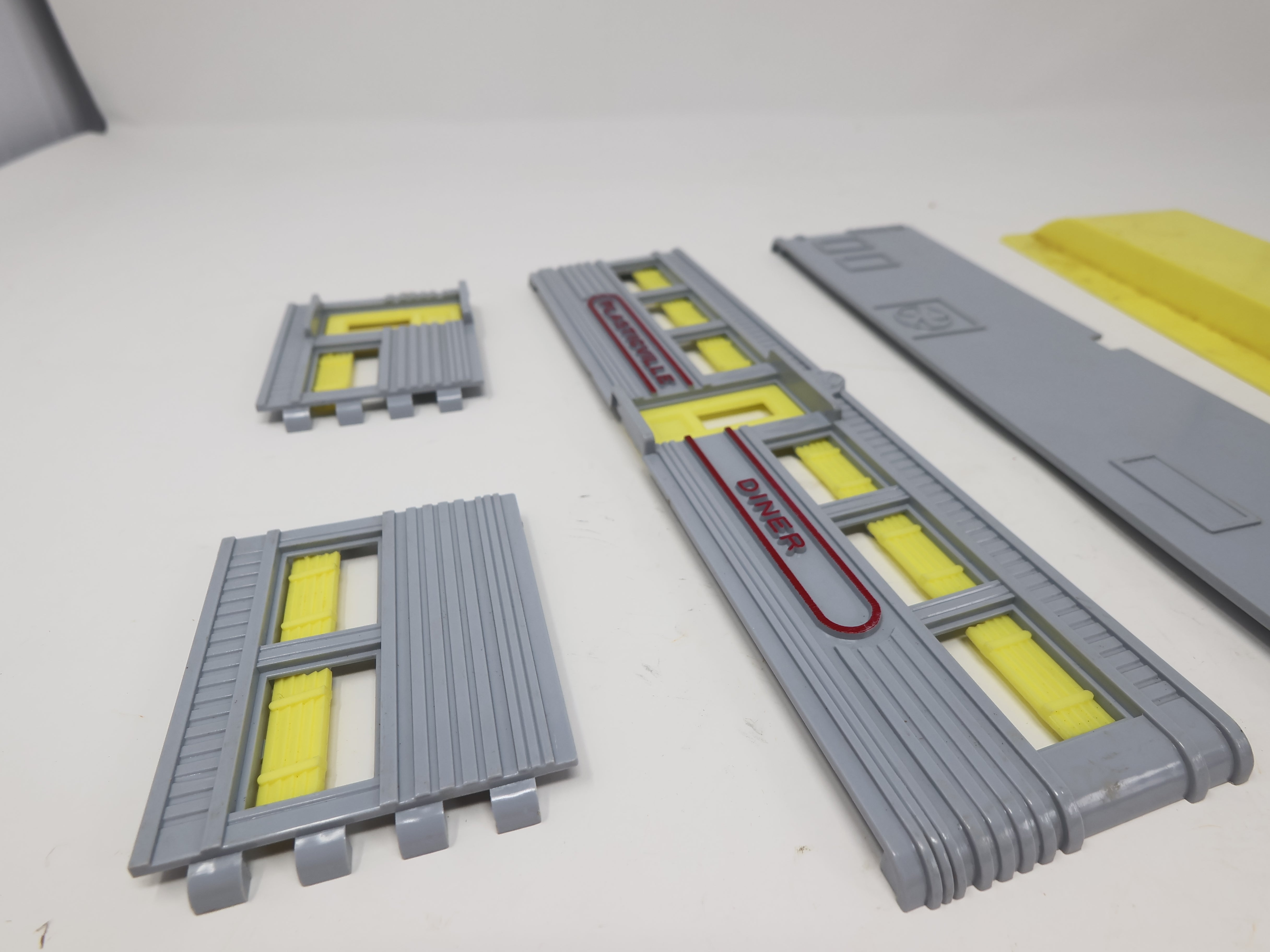 USED Bachmann Plasticville O, Diner (may be incomplete) (KIT)