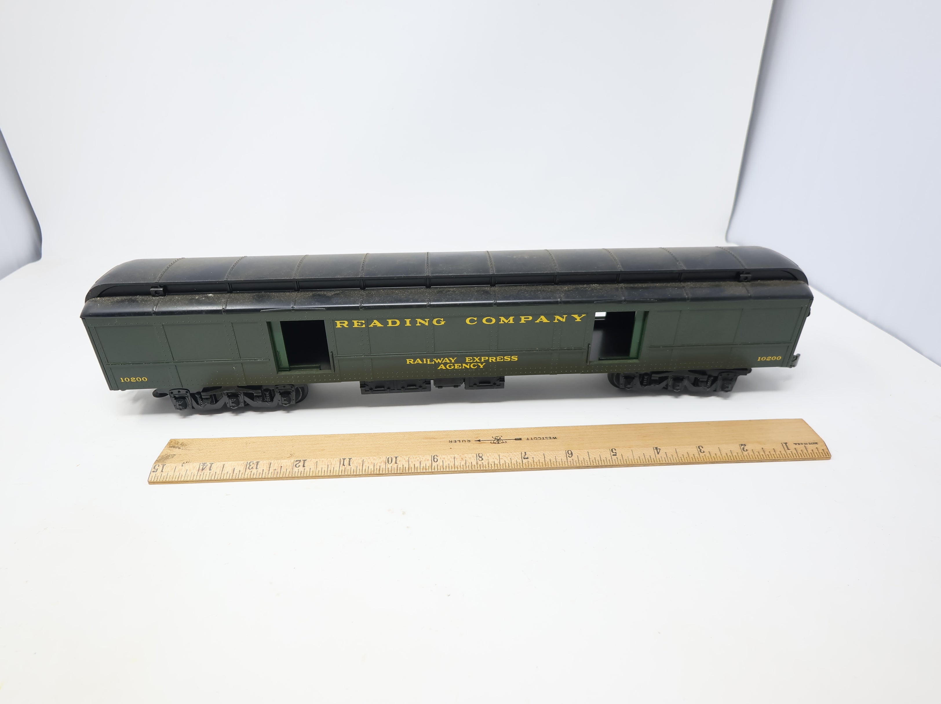 USED Williams O Scale Madison Baggage Car Reading REA #10200