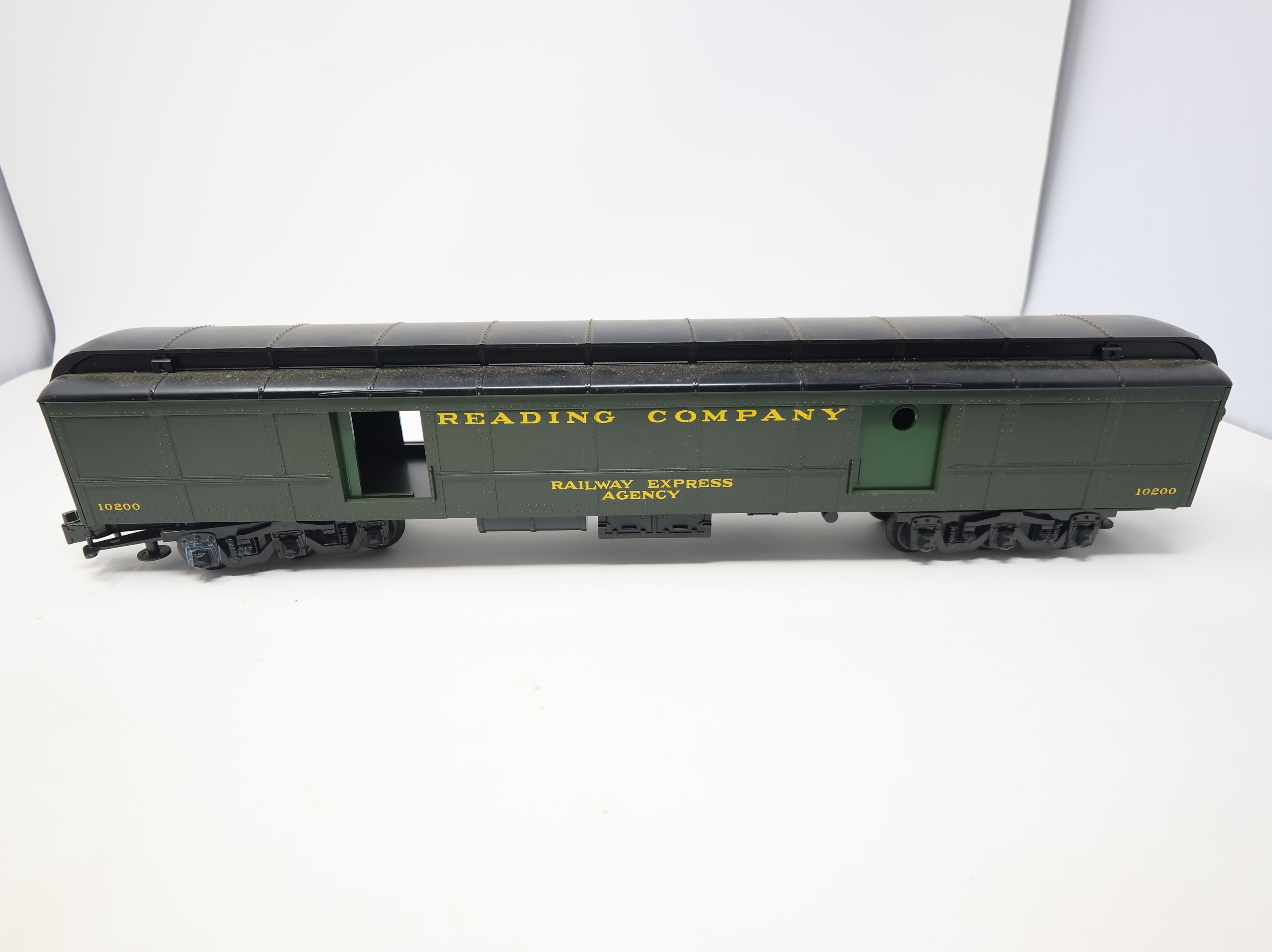 USED Williams O Scale Madison Baggage Car Reading REA #10200