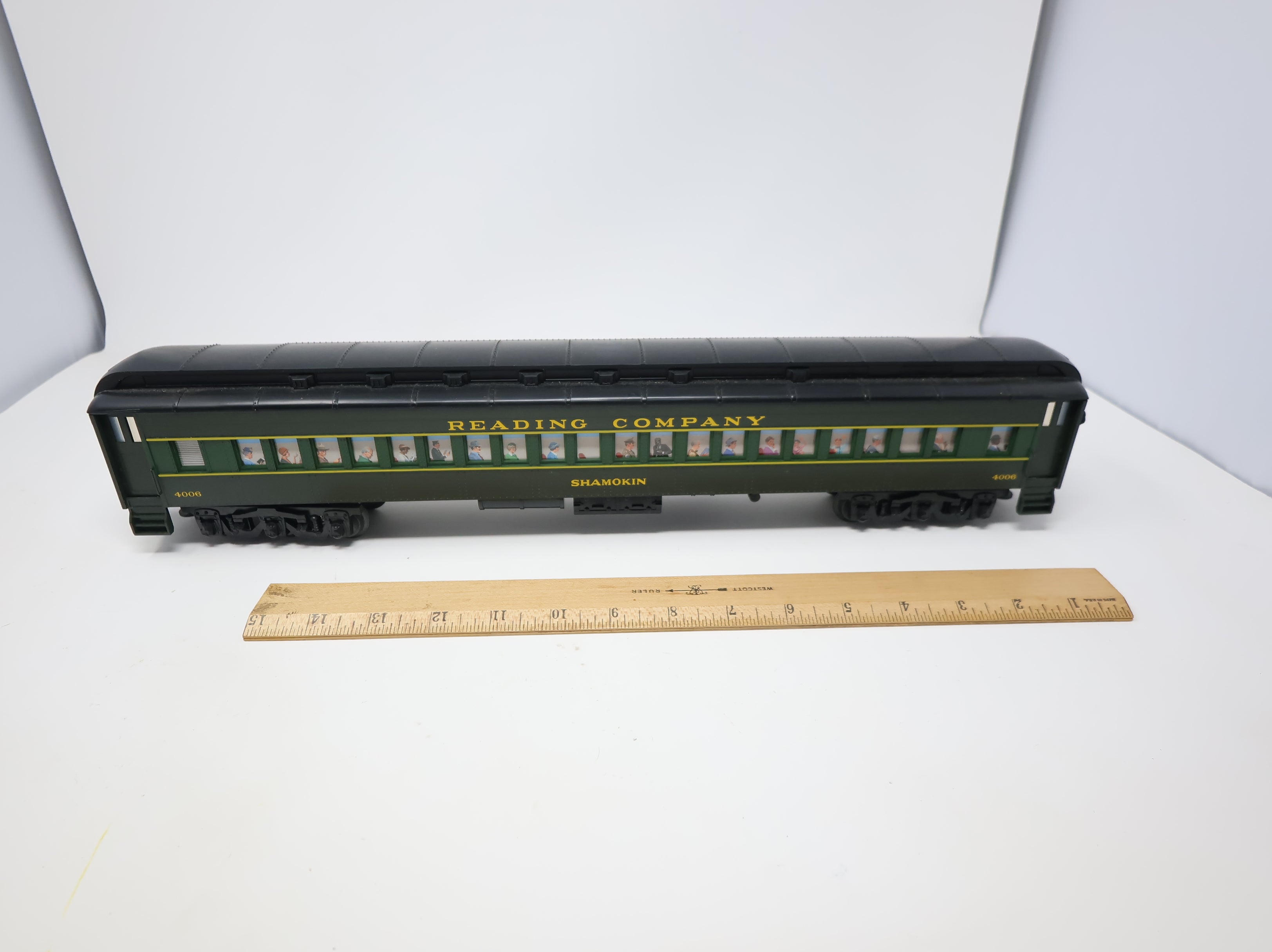 USED Williams O Scale Madison Passenger Car Reading Shamokin #4006