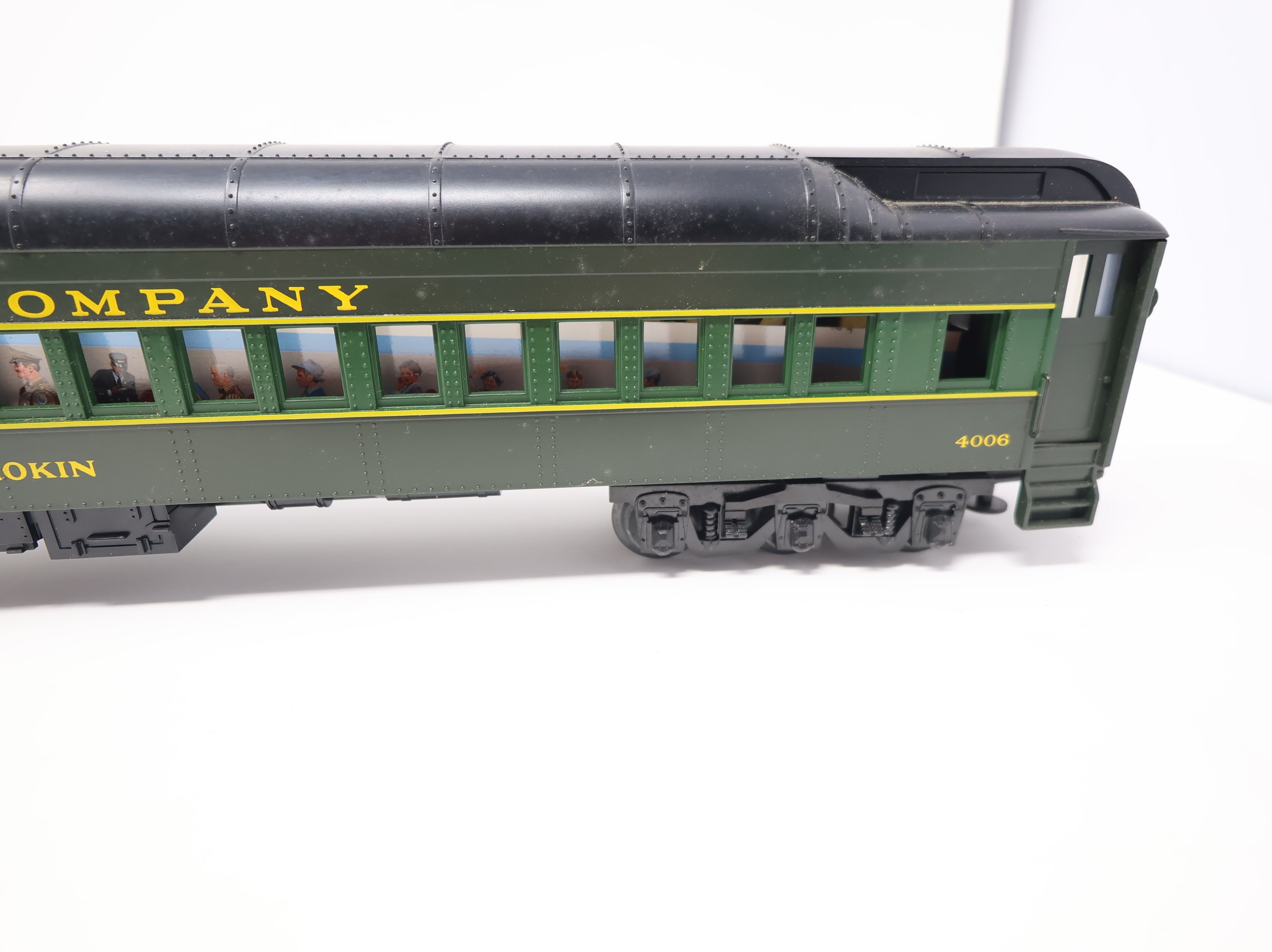 USED Williams O Scale Madison Passenger Car Reading Shamokin #4006