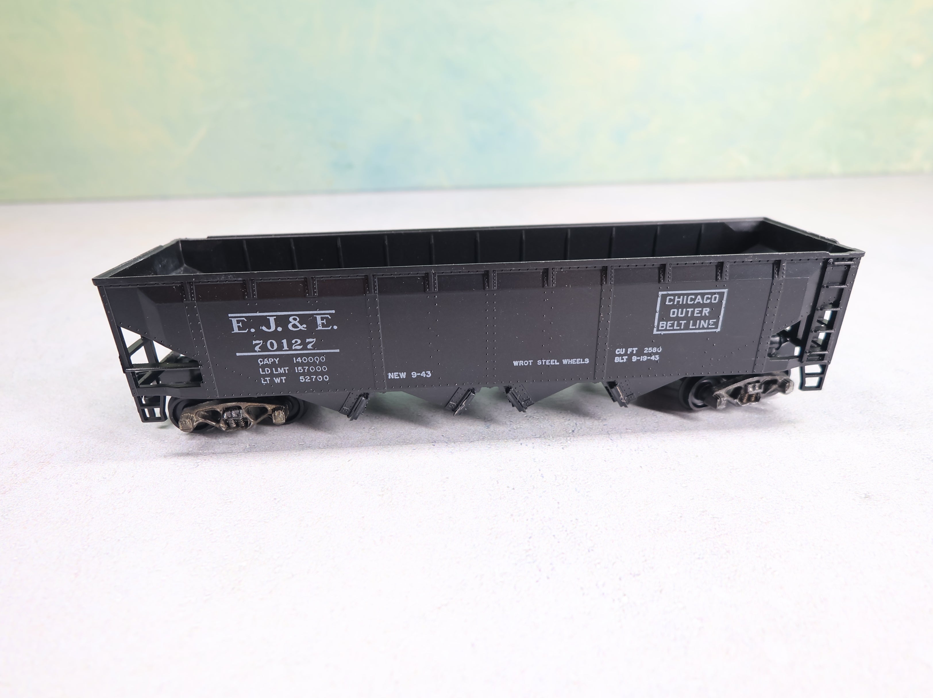 USED Athearn HO Scale Operating 4 Bay 70 Ton Hopper Elgin Joliet & Eastern EJ&E #70127