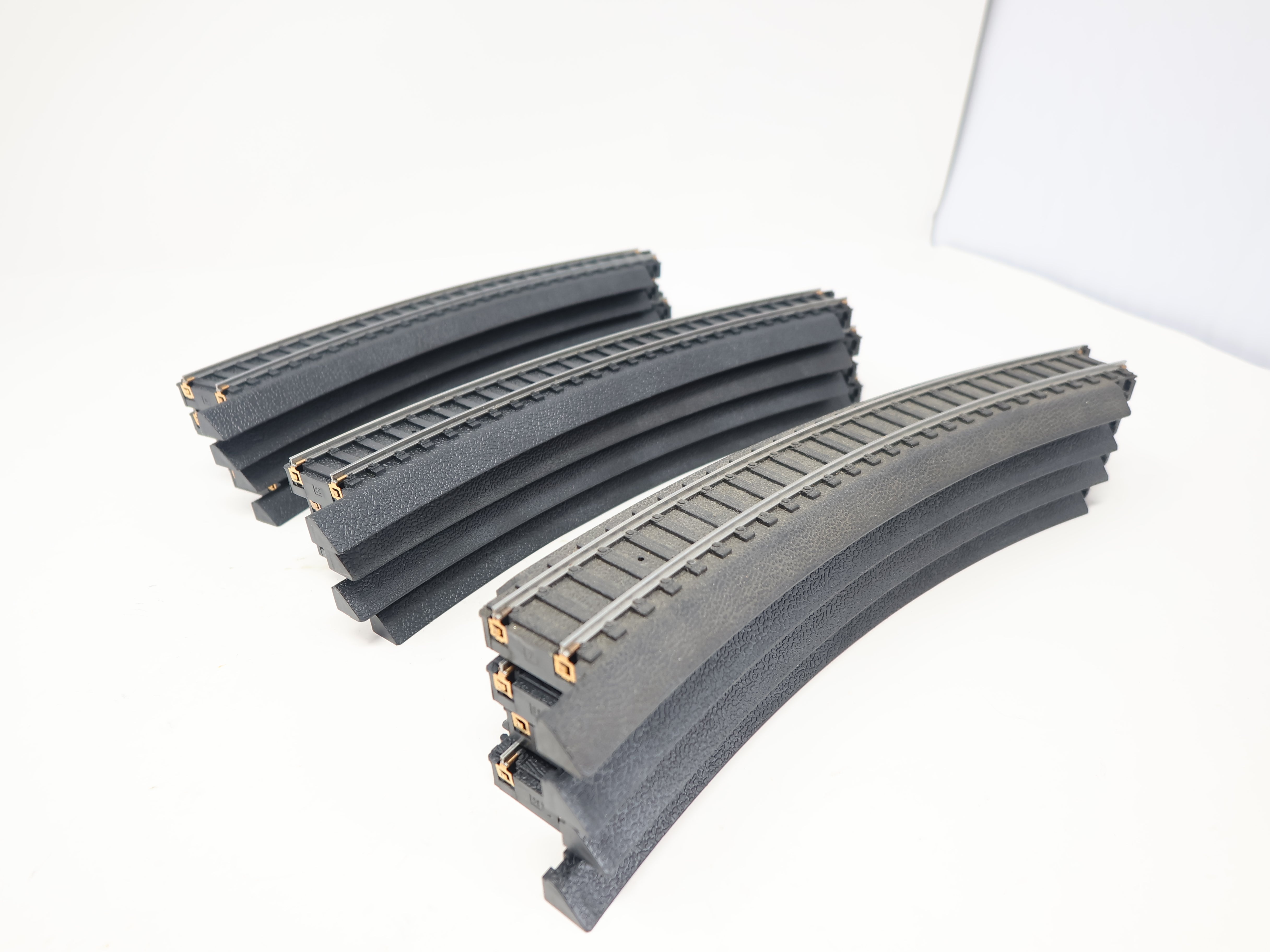 USED Life-Like HO Scale, Lot of 12 - Power-Loc 18" Radius Curve Track Piece