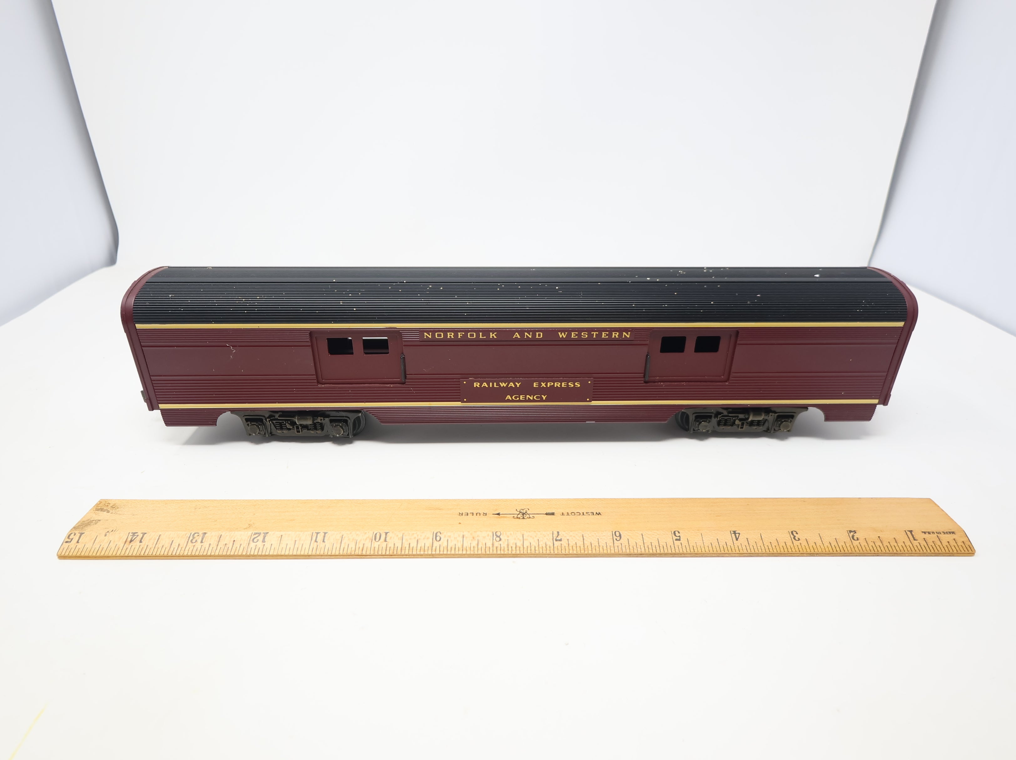 USED MTH Premier O Painted Aluminum Baggage Car Norfolk & Western REA