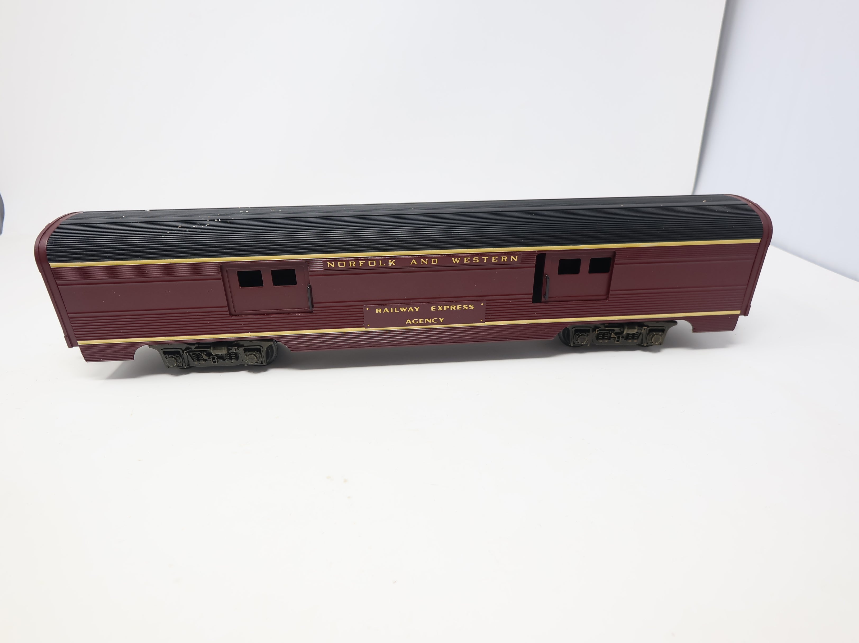 USED MTH Premier O Painted Aluminum Baggage Car Norfolk & Western REA