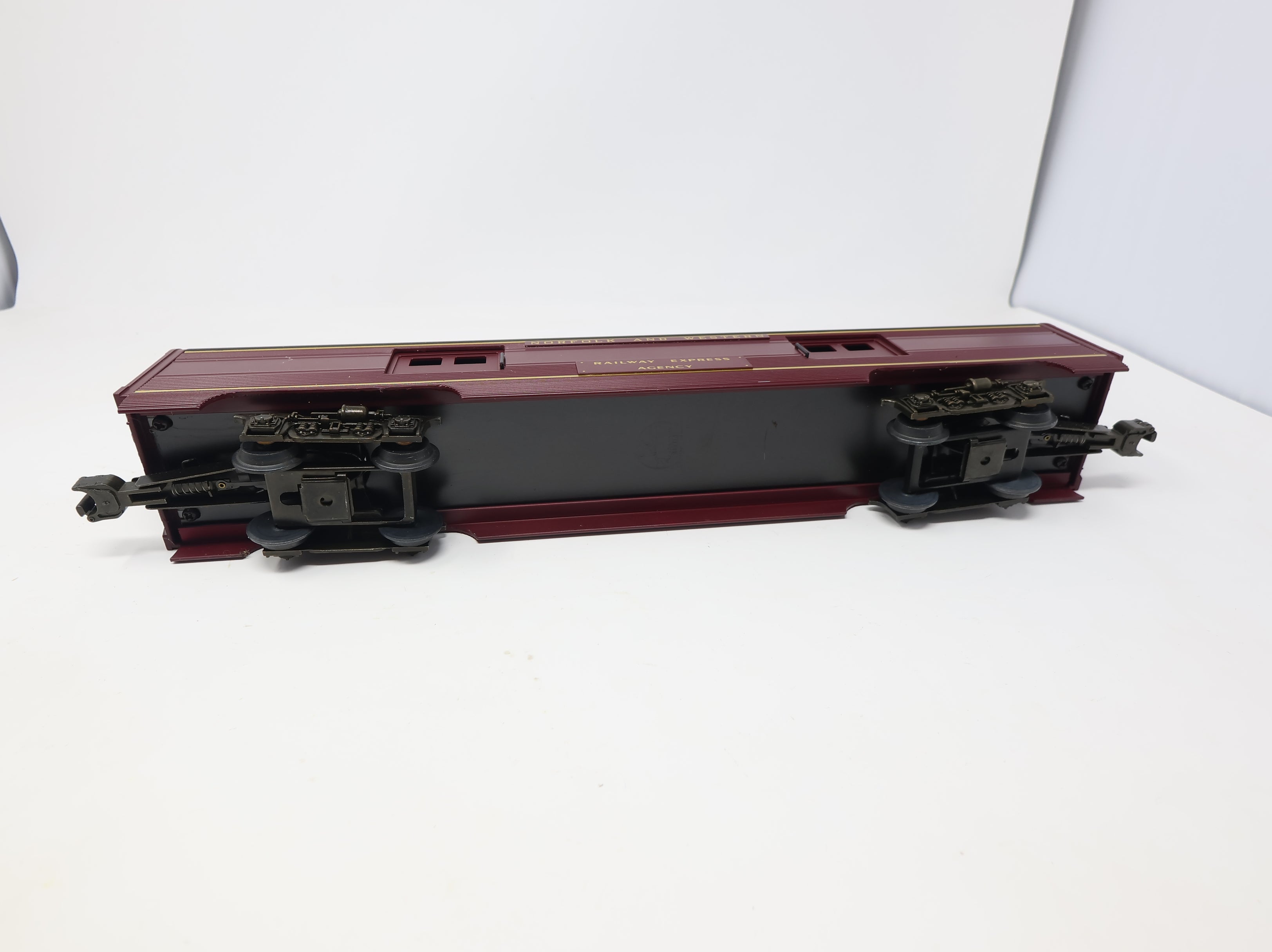 USED MTH Premier O Painted Aluminum Baggage Car Norfolk & Western REA