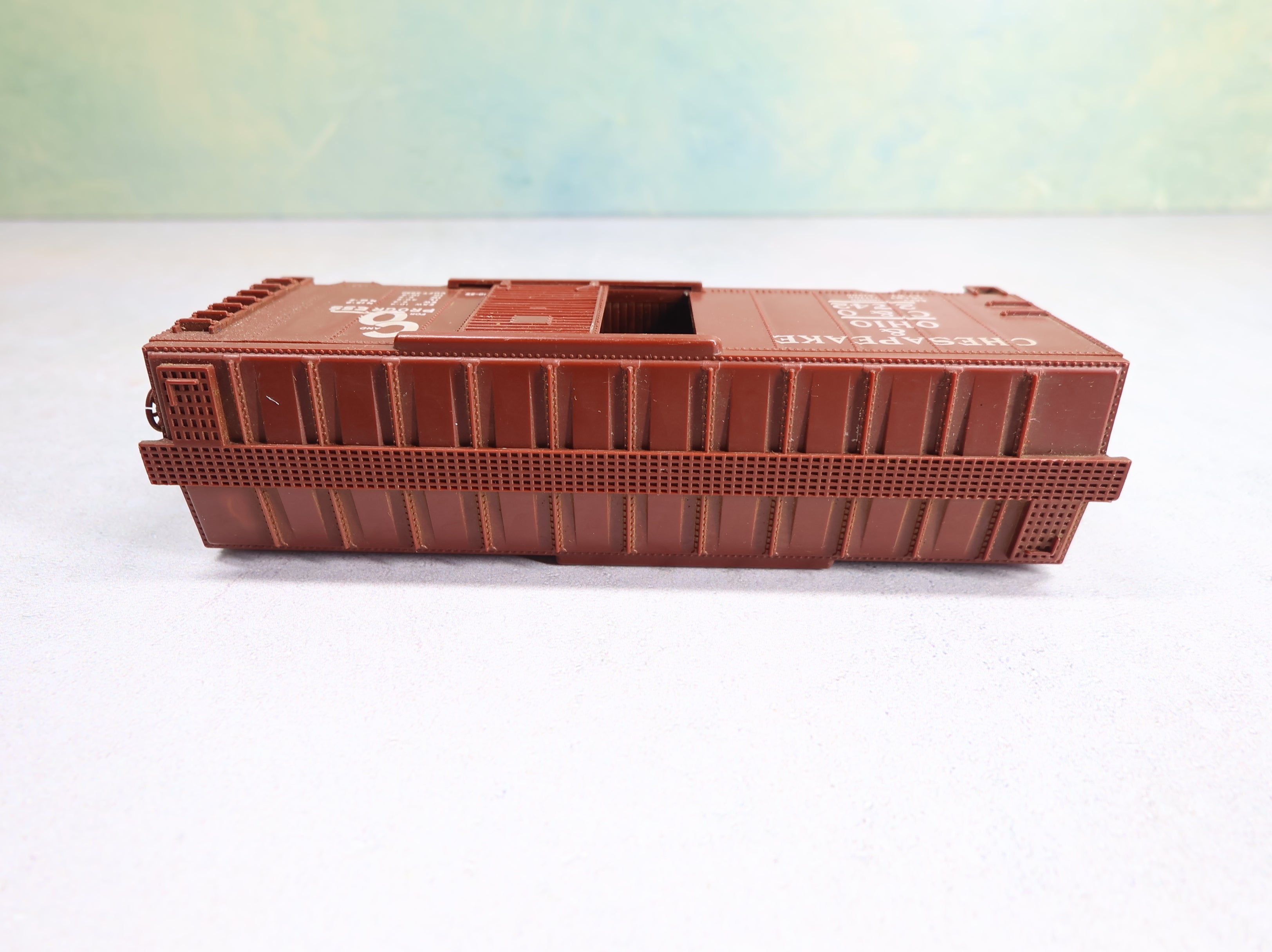 USED Varney HO Scale 40' Steel Box Car Chesapeake and Ohio C&O #2742