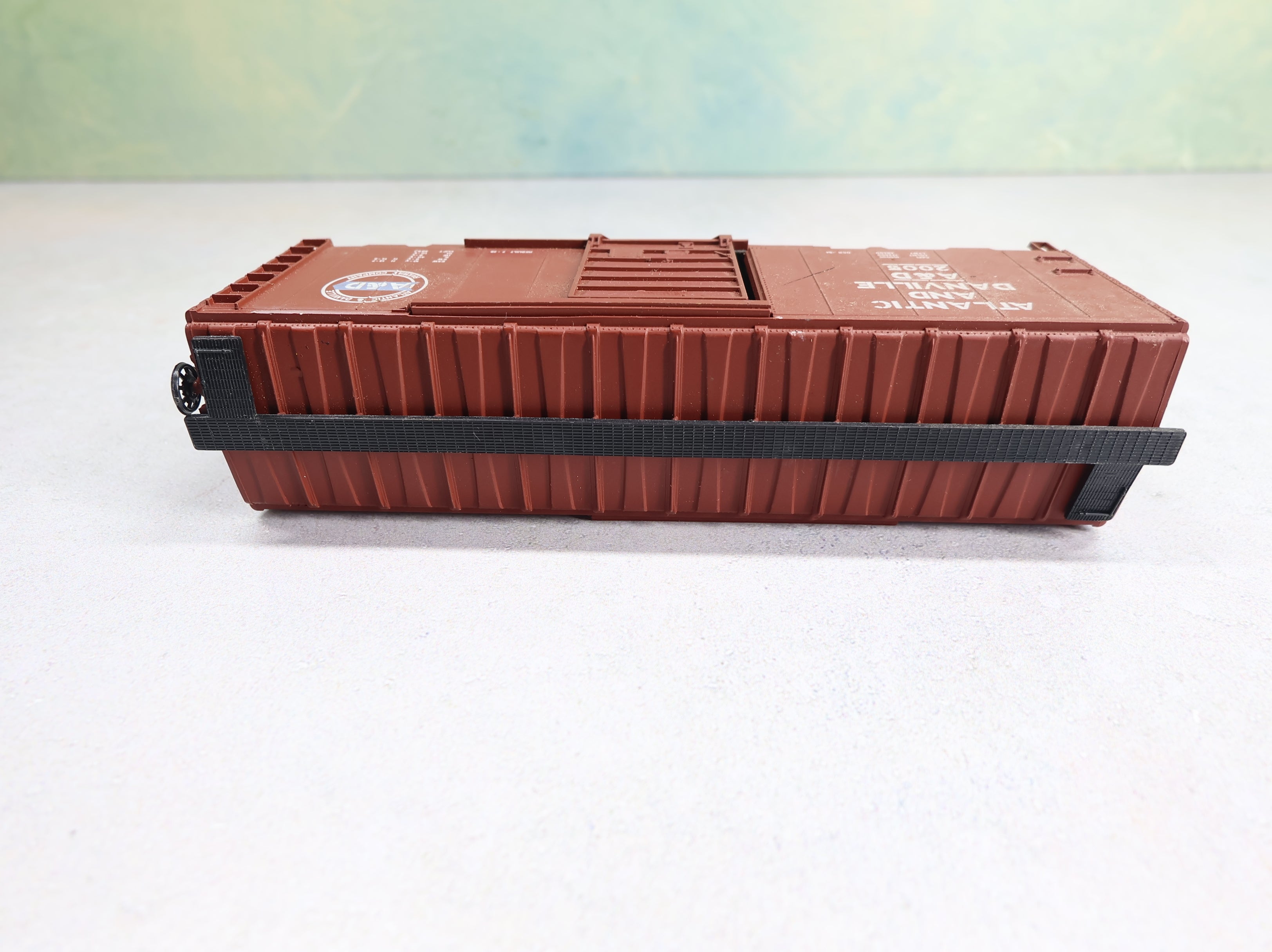 USED AHM HO Scale 40' Steel Box Car Atlantic and Danville A&D #2005