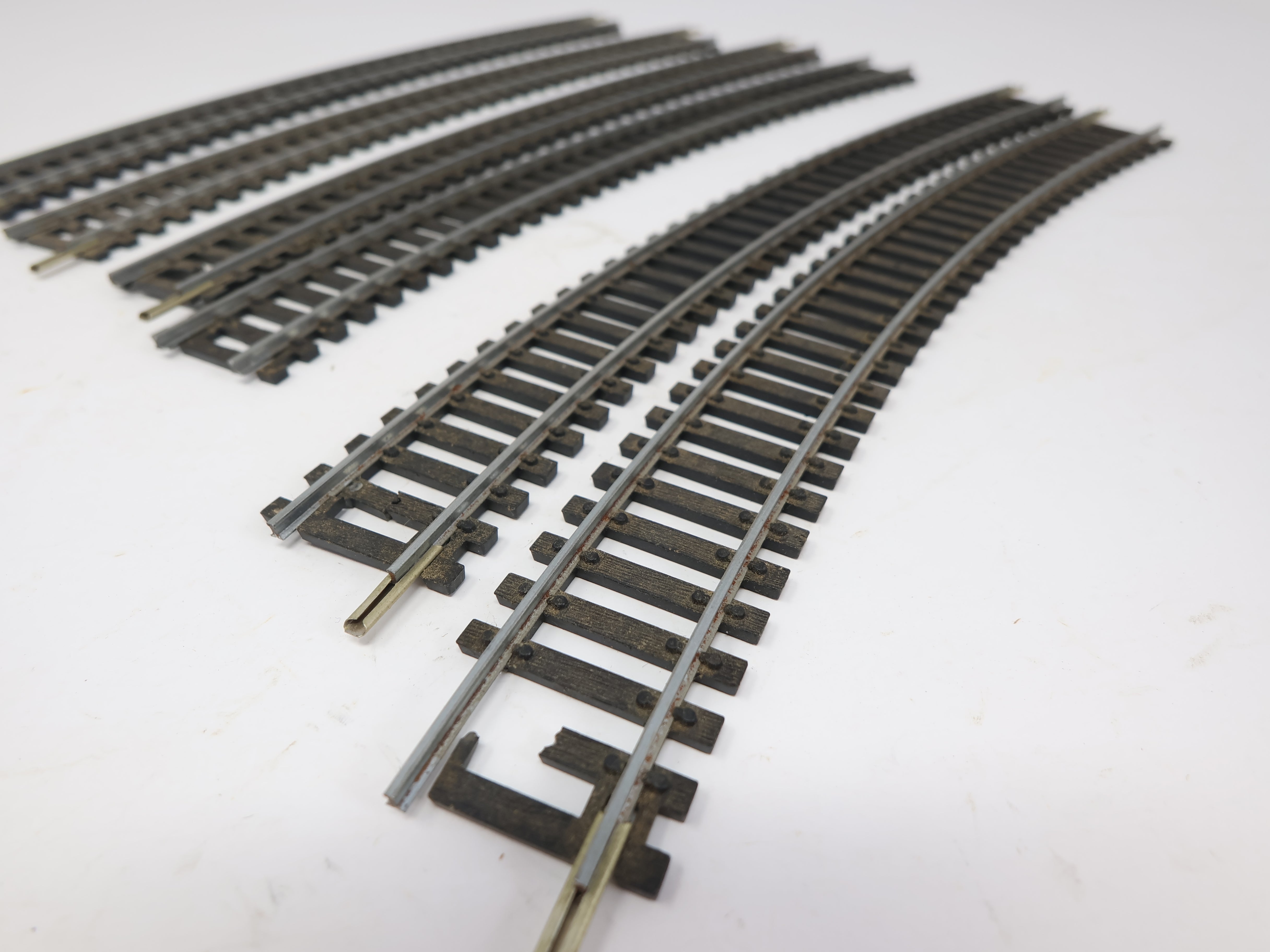 USED Tyco HO Scale, Lot of 6 pieces - Code 100 - 18'' Radius Curve Track, Steel