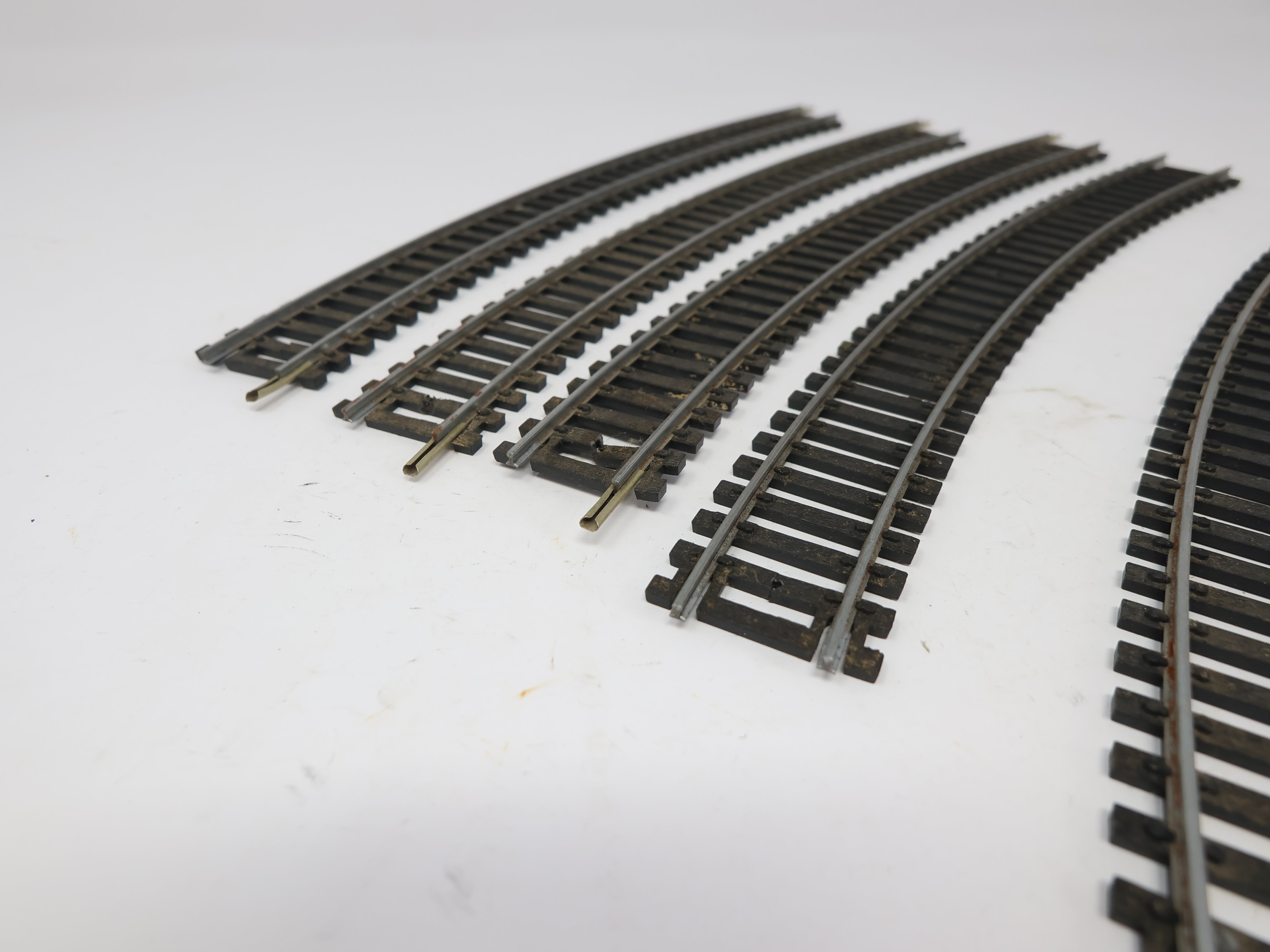 USED Tyco HO Scale, Lot of 6 pieces - Code 100 - 18'' Radius Curve Track, Steel