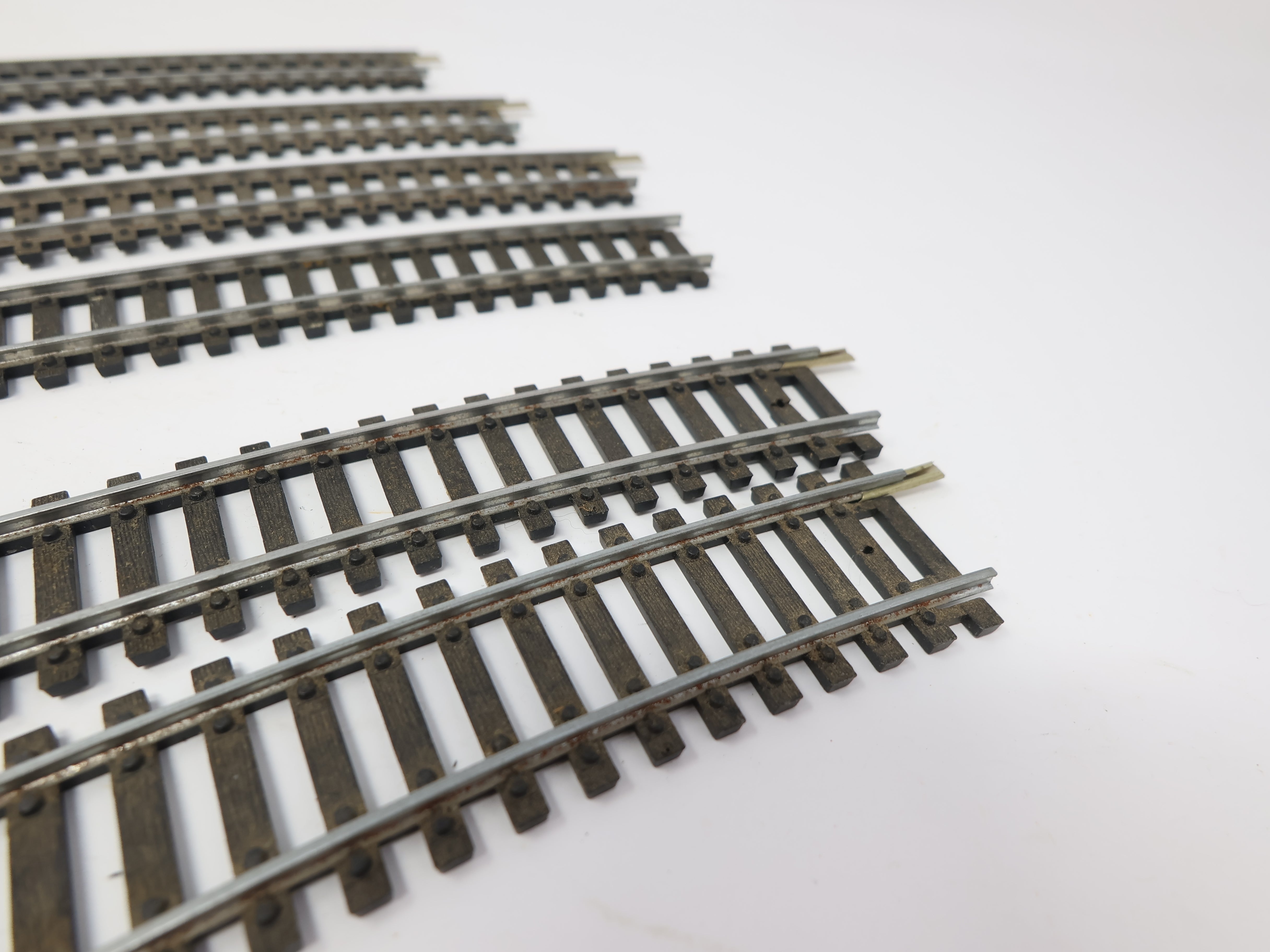 USED Tyco HO Scale, Lot of 6 pieces - Code 100 - 18'' Radius Curve Track, Steel