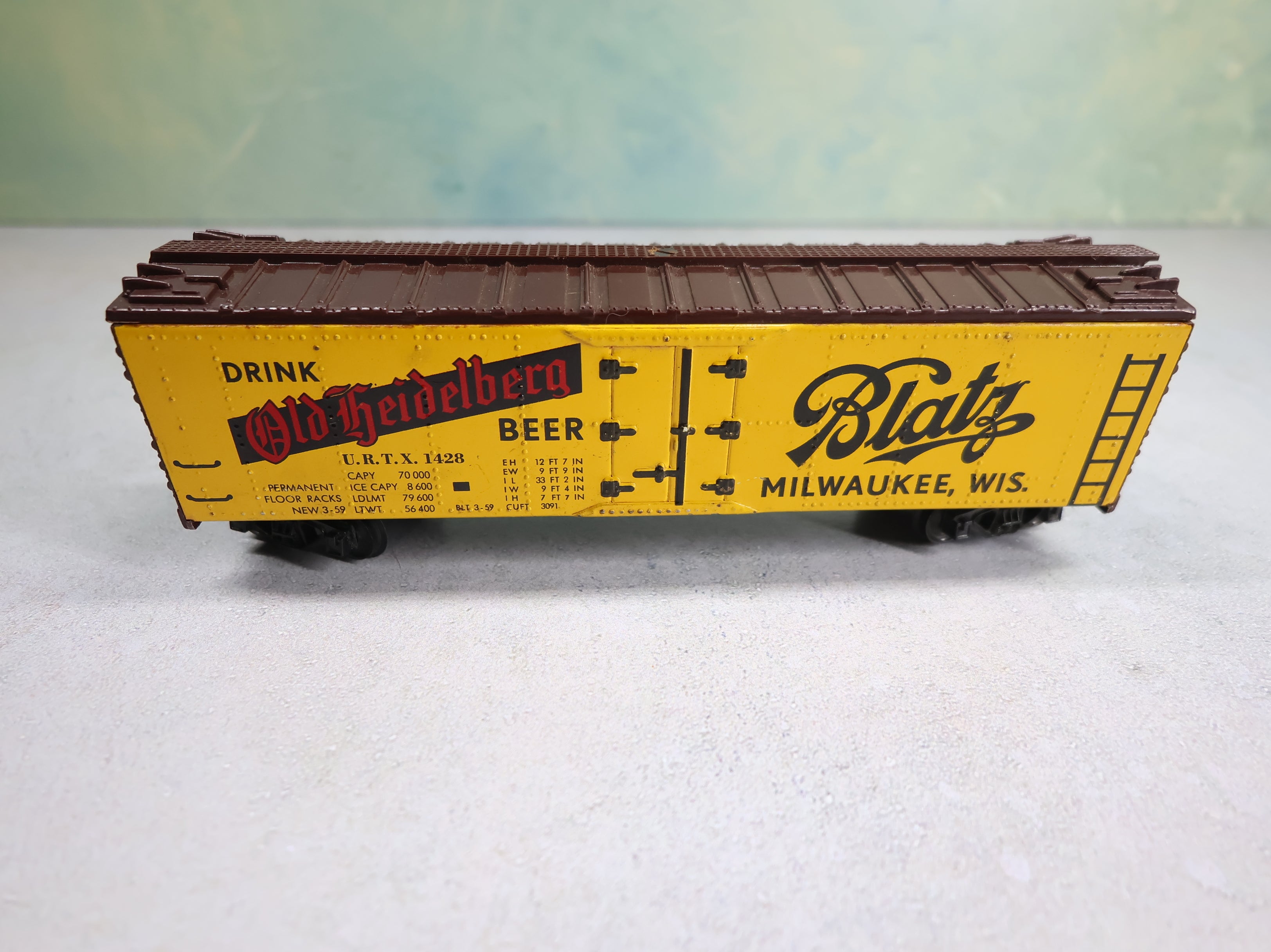 USED Fleischmann HO Scale 42' Steel Reefer Box Car Blatz Old Heidelberg Beer URTX #1428