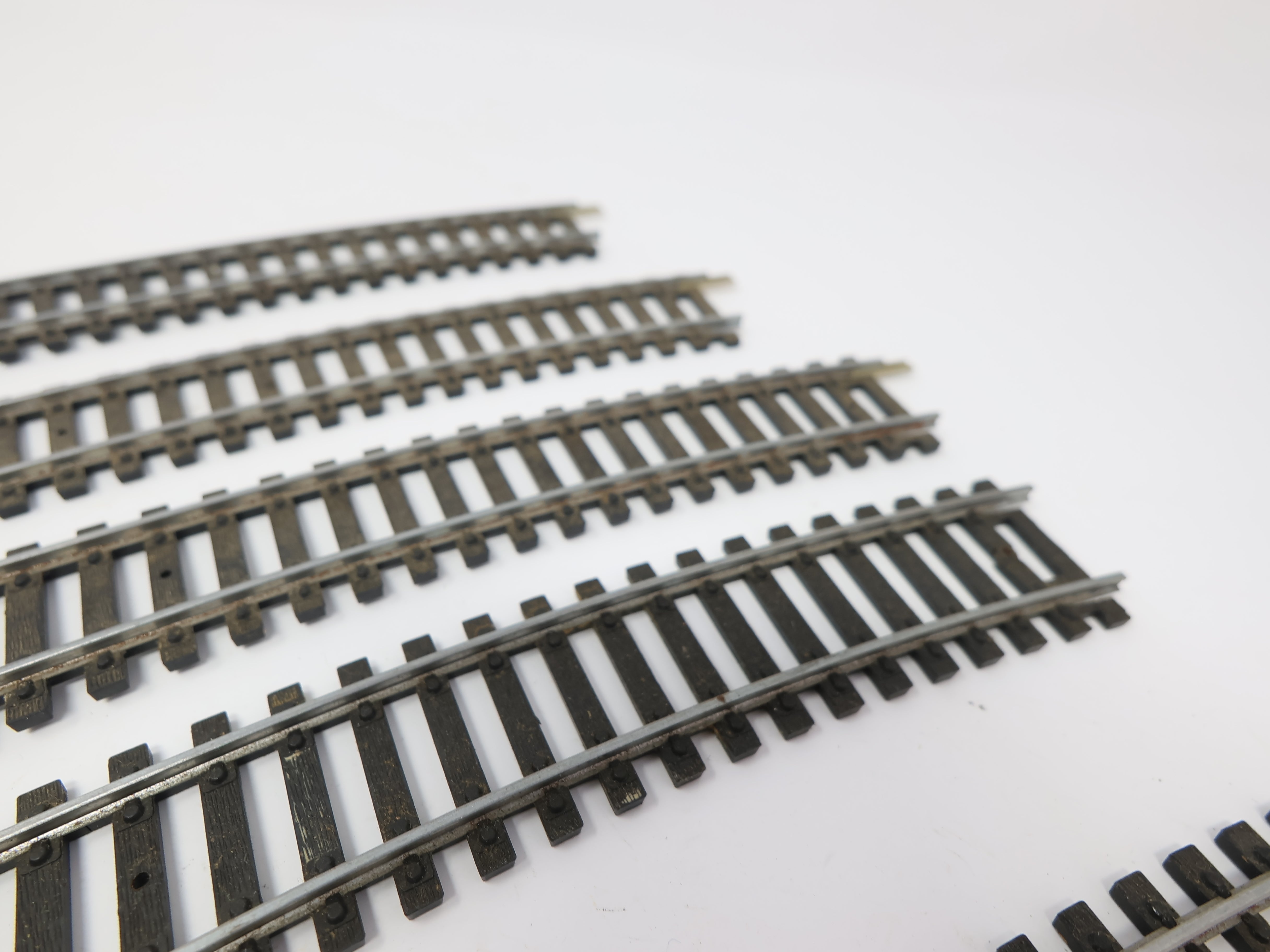 USED Tyco HO Scale, Lot of 6 pieces - Code 100 - 18'' Radius Curve Track, Steel