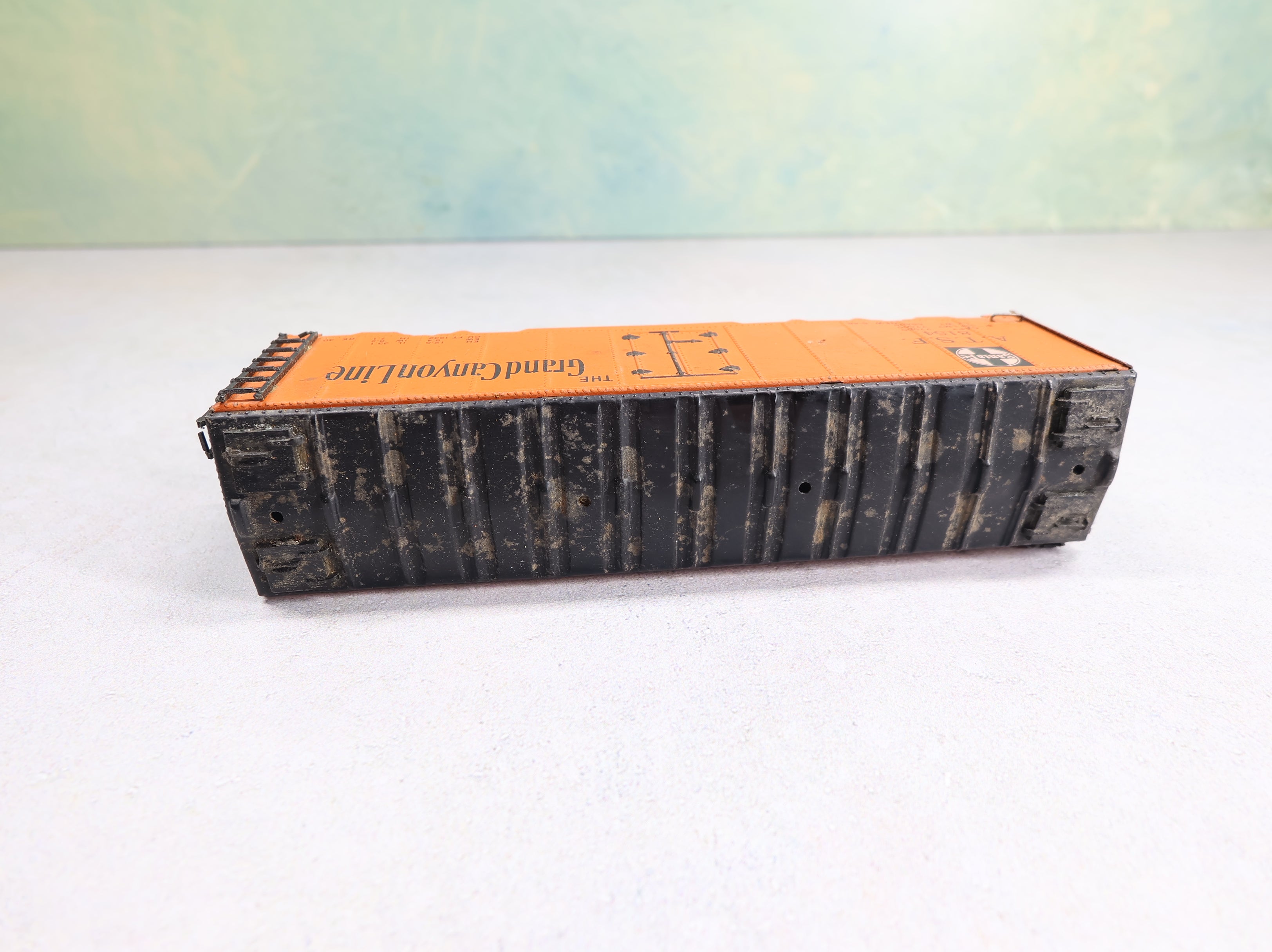 USED Varney HO Scale 40' Steel Reefer Box Car Santa Fe ATSF #8154 Wood & Metal