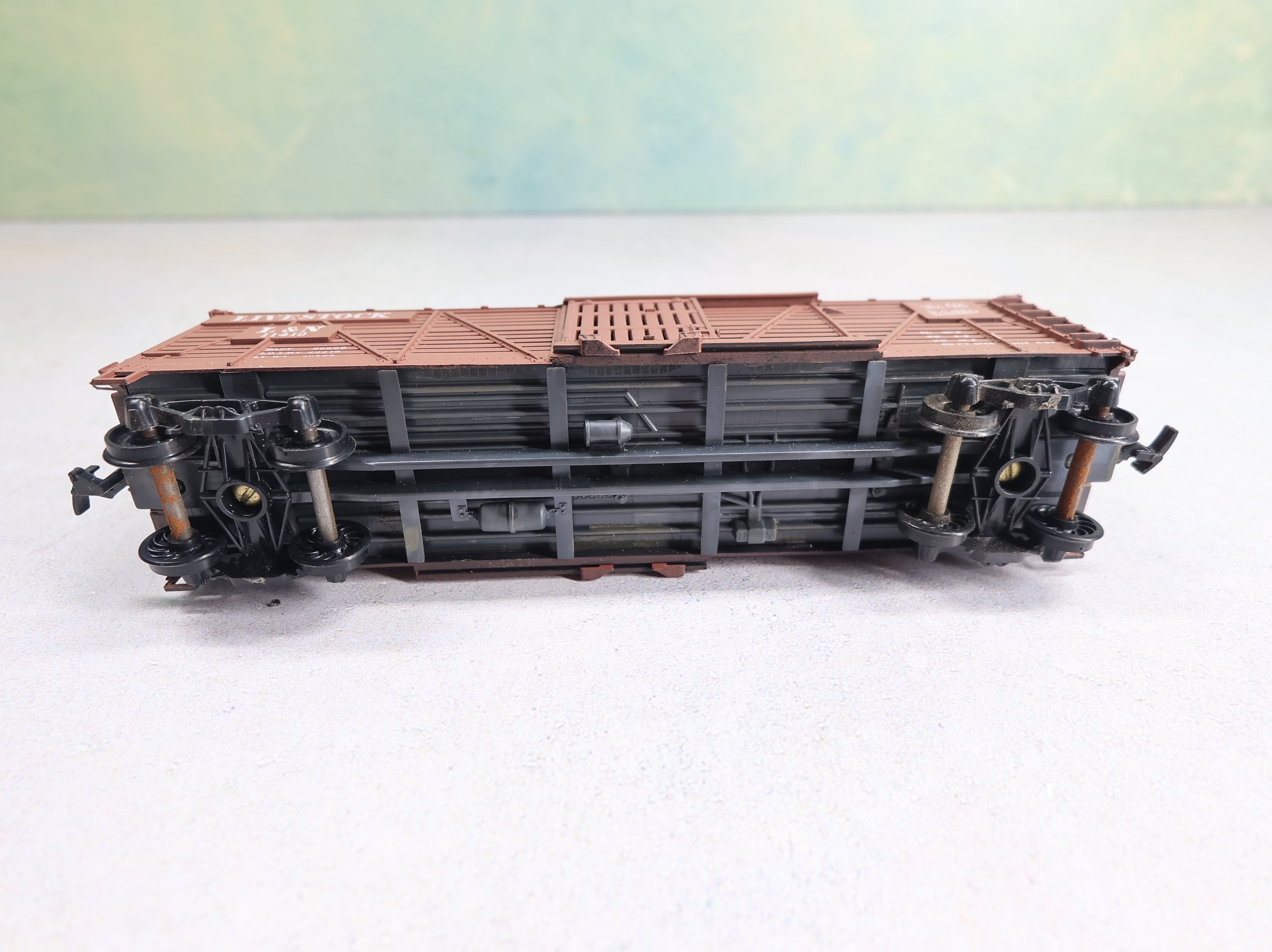 USED TRAIN MINIATURE HO Scale 40' Braced End Wood Stock Car Louisville & Nashville L&N #11410