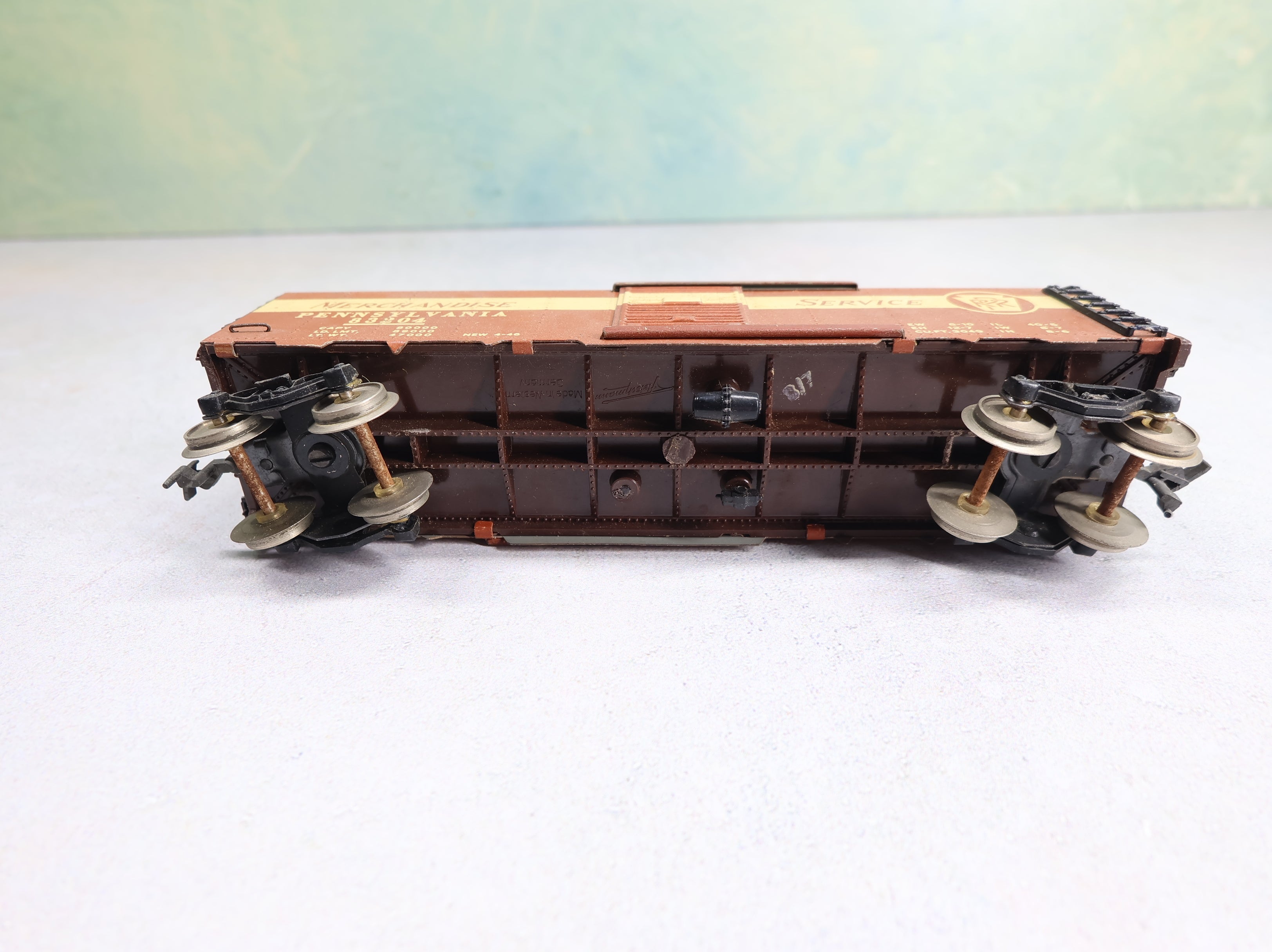 USED Fleischmann HO Scale 42' Steel Reefer Box Car Pennsylvania #83204 Merch Service