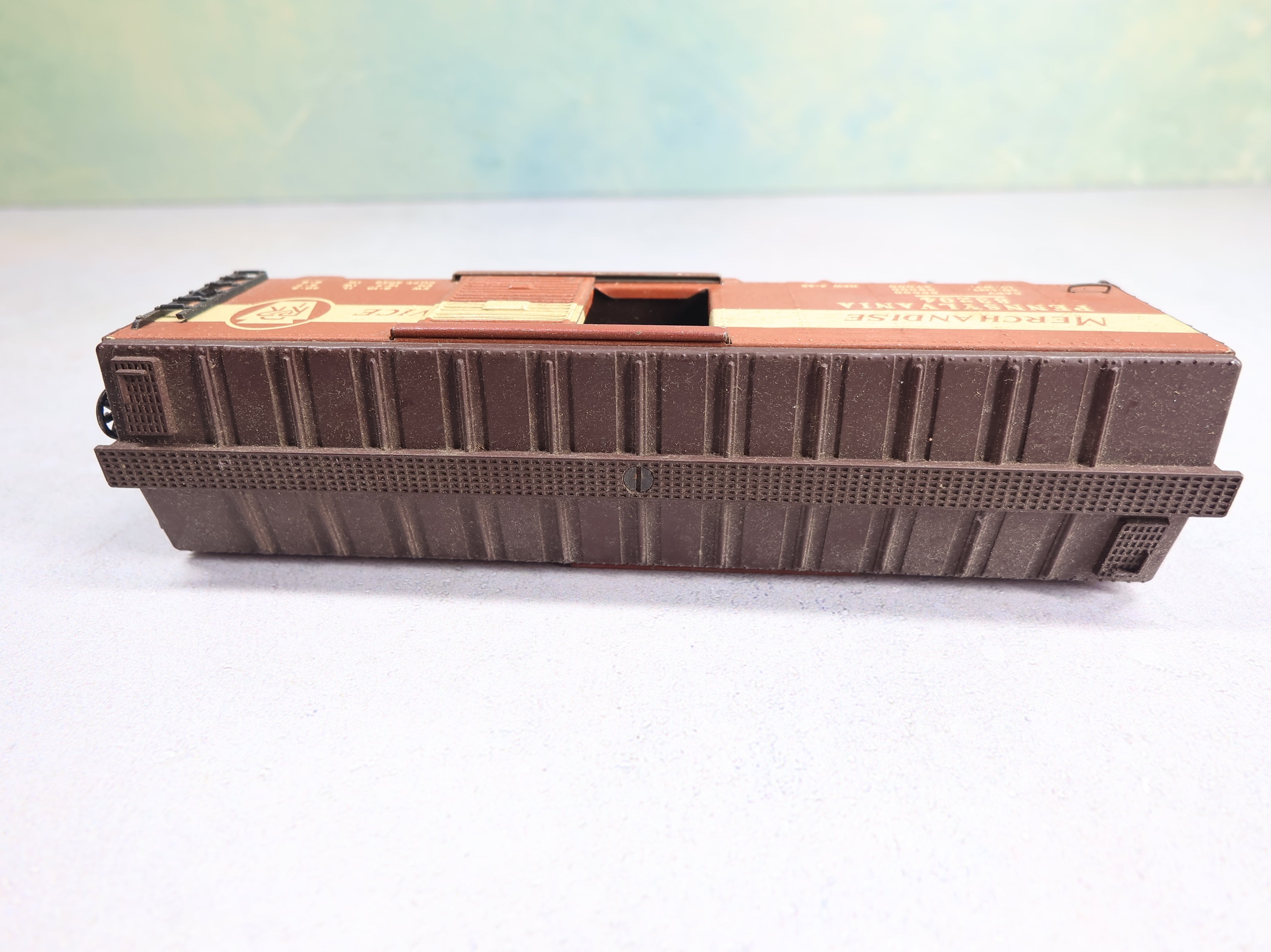 USED Fleischmann HO Scale 42' Steel Reefer Box Car Pennsylvania #83204 Merch Service