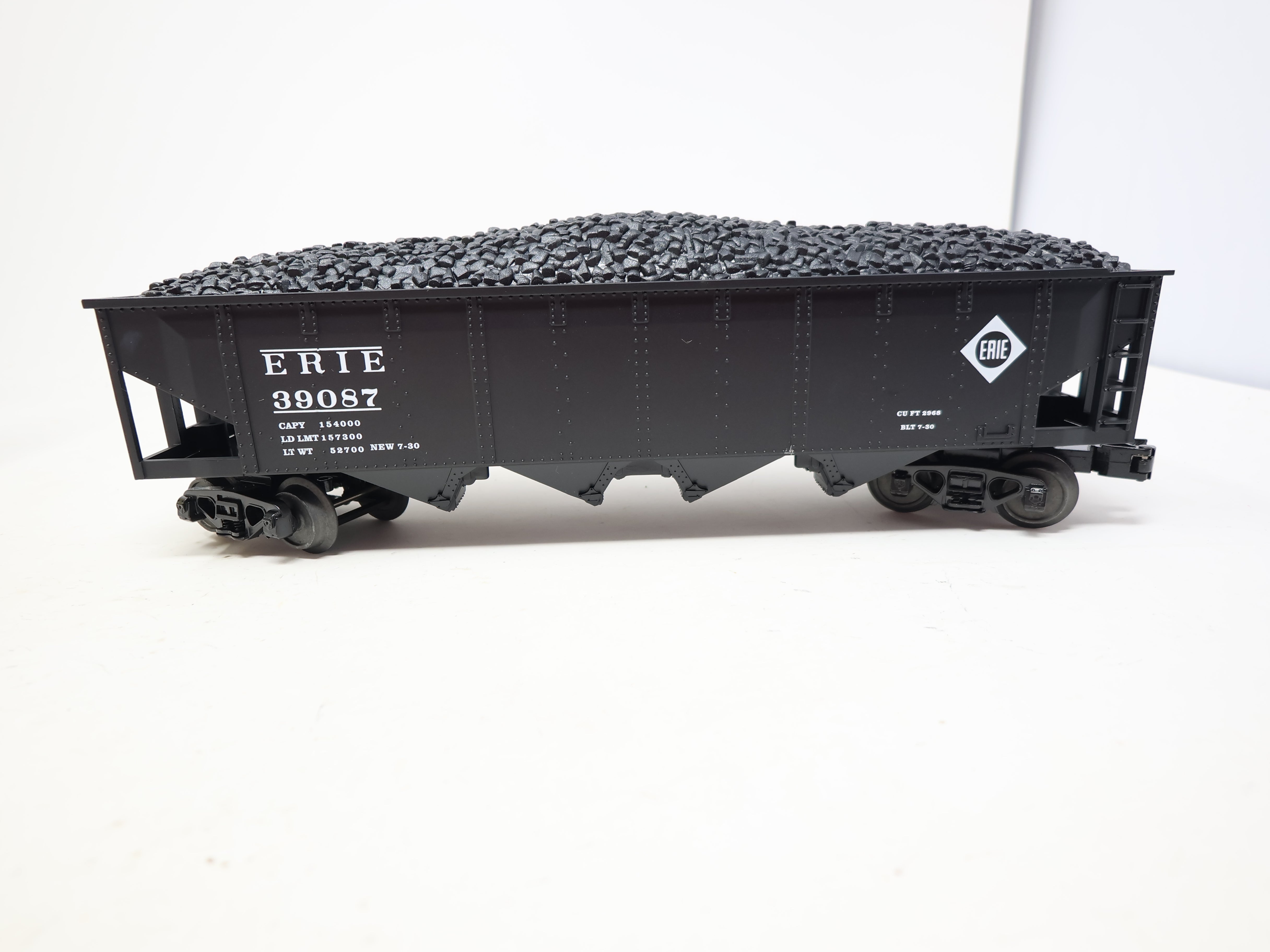 USED MTH Rail King 30-75471 O, 4 Bay Hopper w/ Coal, Erie #39087