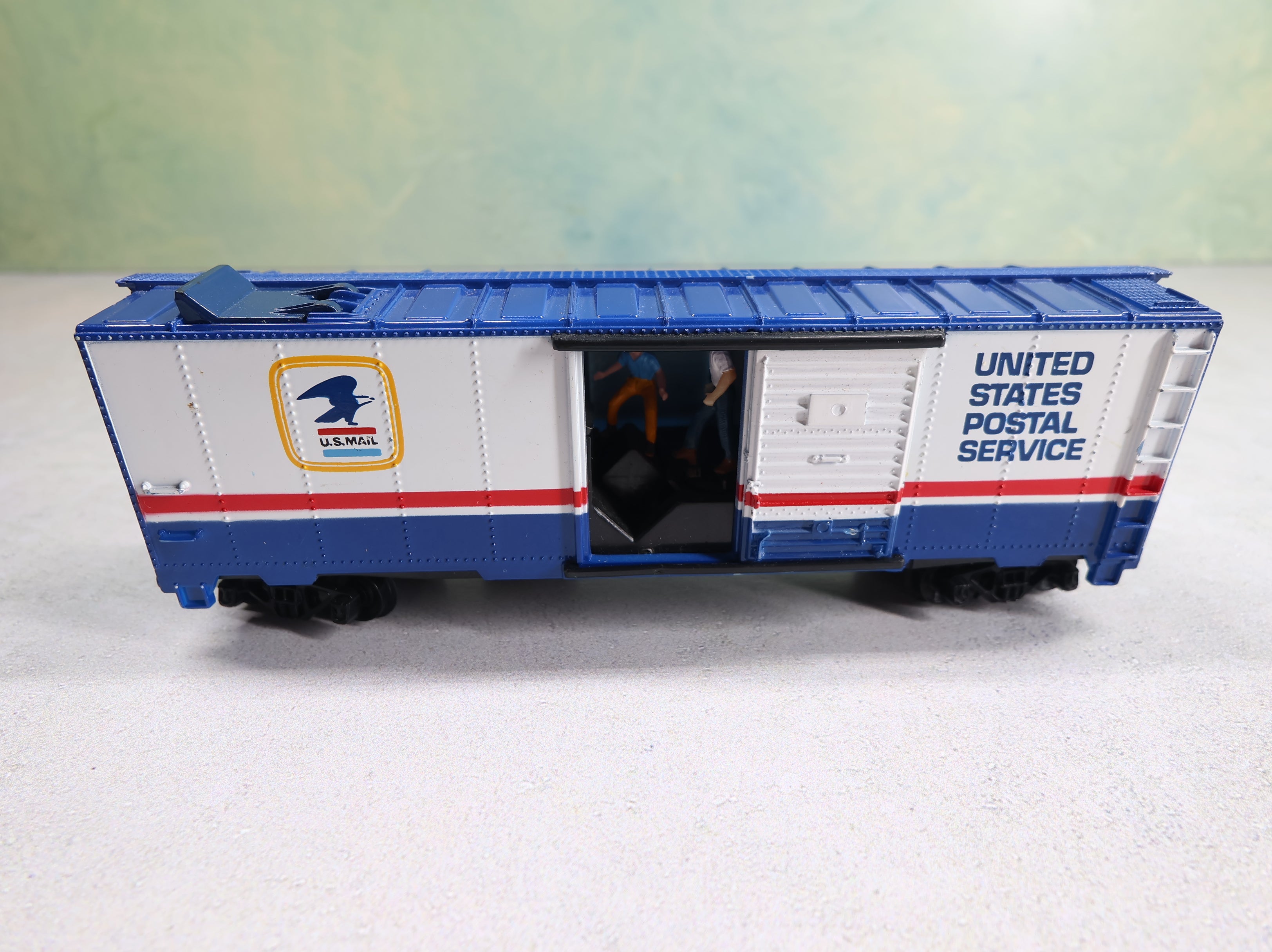 USED Tyco HO Scale Operating 40' Box Car w/ Figures United States Postal Service USPS Untested