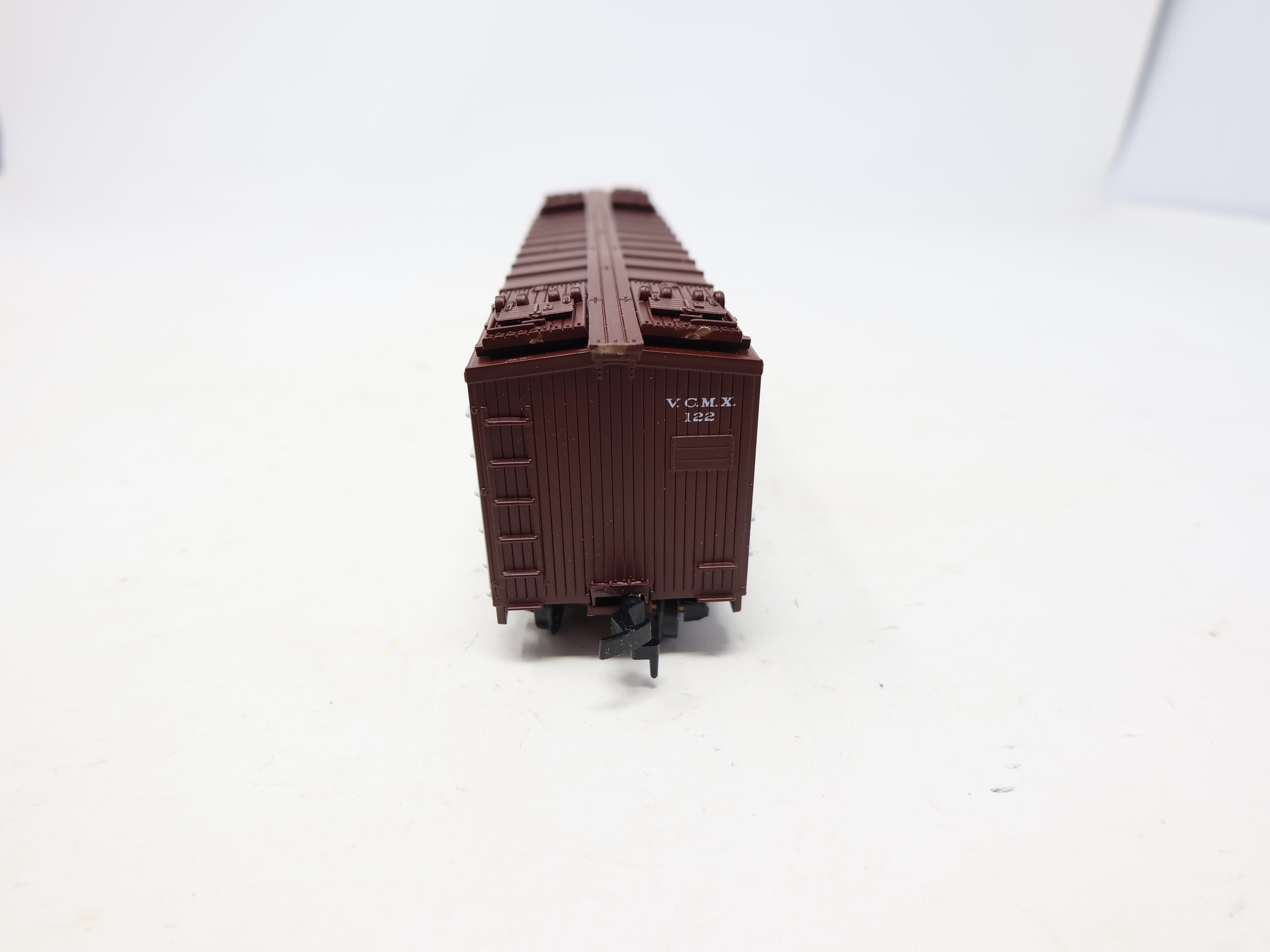 USED Walthers 932-2483 HO Scale, 40' Reefer Wood End Box Car, Van Camp Milk Company VCMX #122