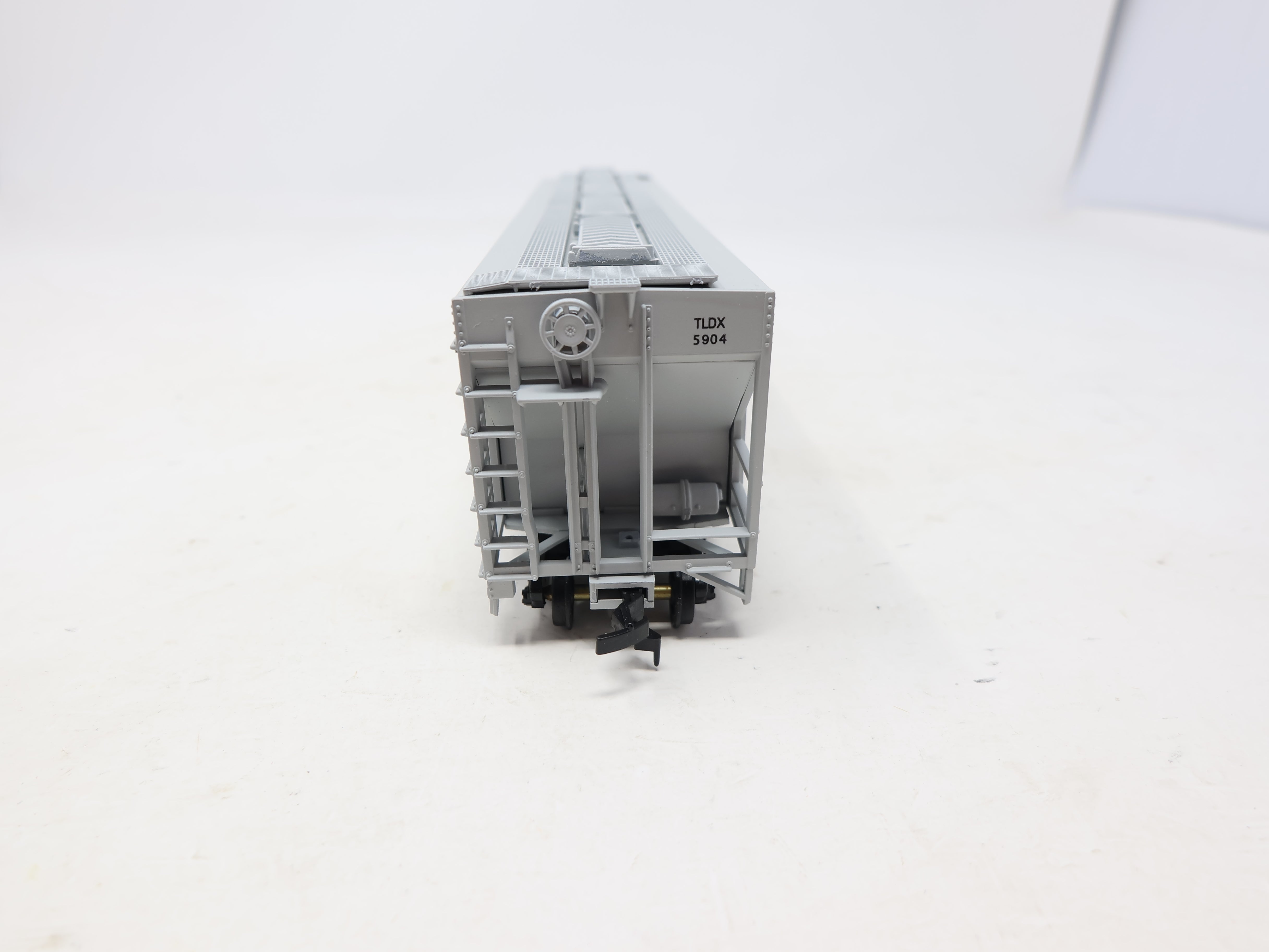 USED Walthers 932-2480 HO Scale, PS-2CD 4427 Covered Hopper, Far-Mar Co. TLDX #5904