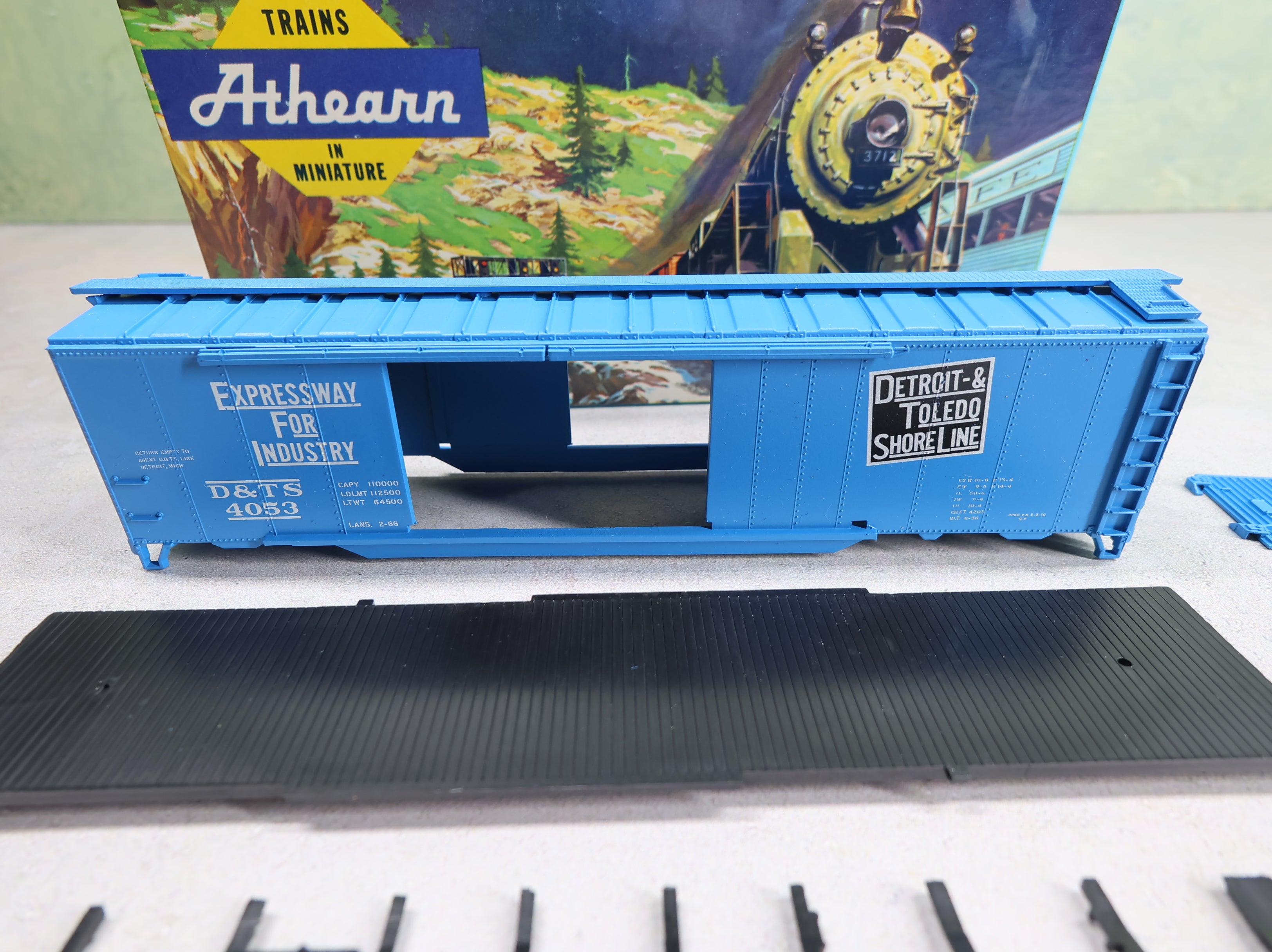 USED Athearn 1307 HO Scale 50' DD Box Car Detroit & Toledo Shore Line D&TS #4053 KIT