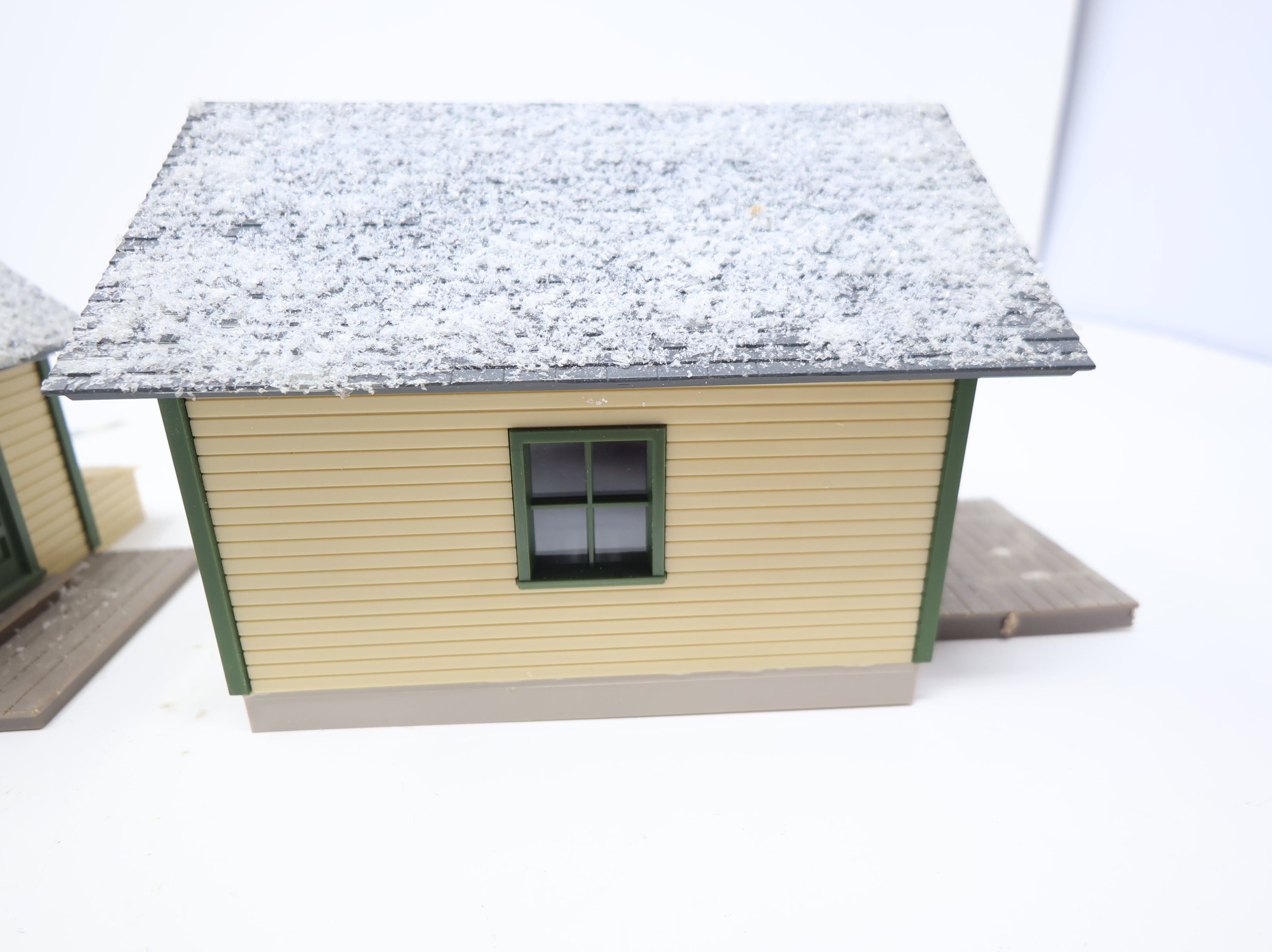 USED Walthers O Speeder Shed & Shanty w/ Custom Snow on Roof