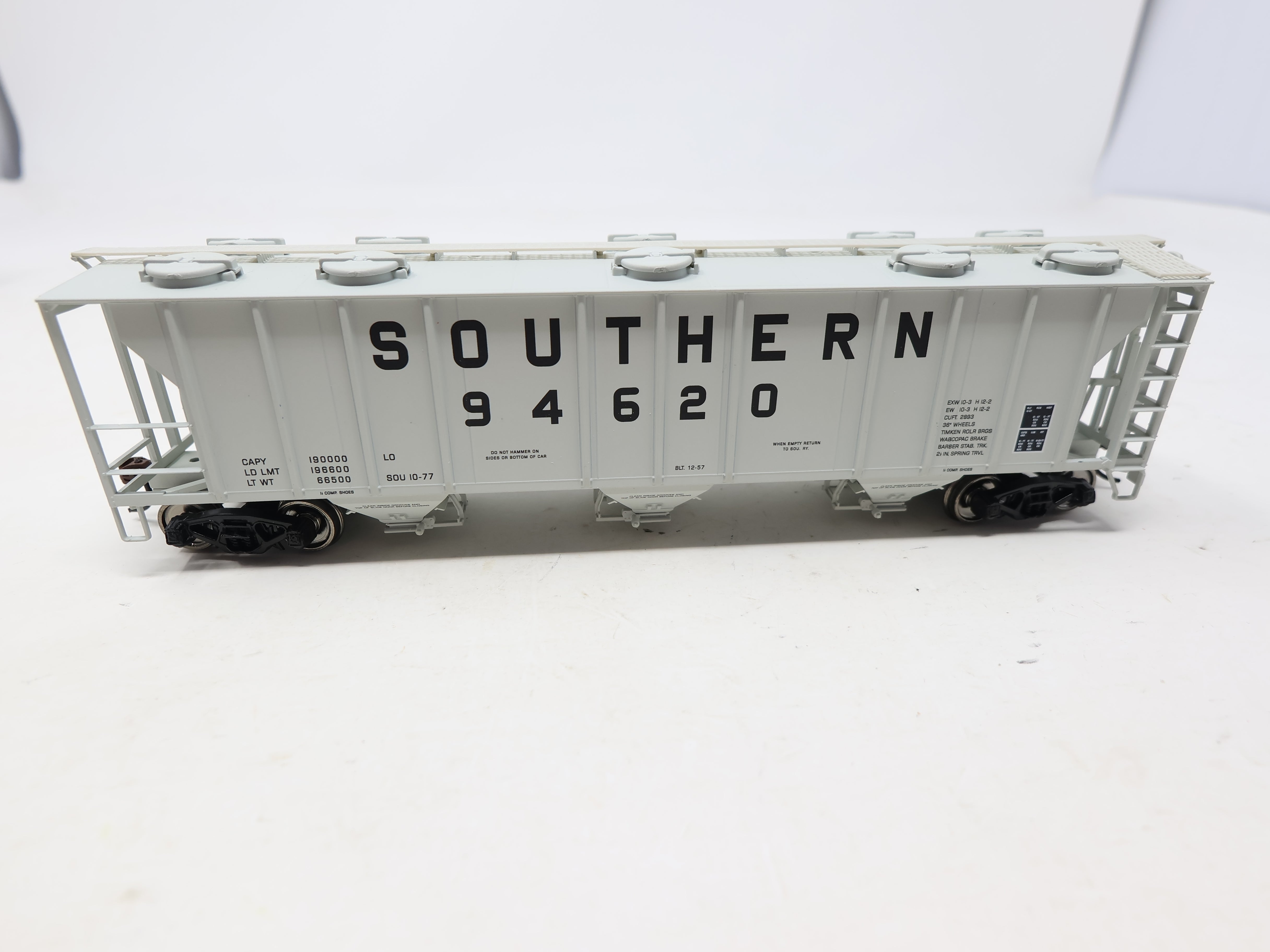 USED Walthers 932-27958 HO Scale, PS-2 2893 Covered Hopper 2 Car Pack, Southern #94689, 94620