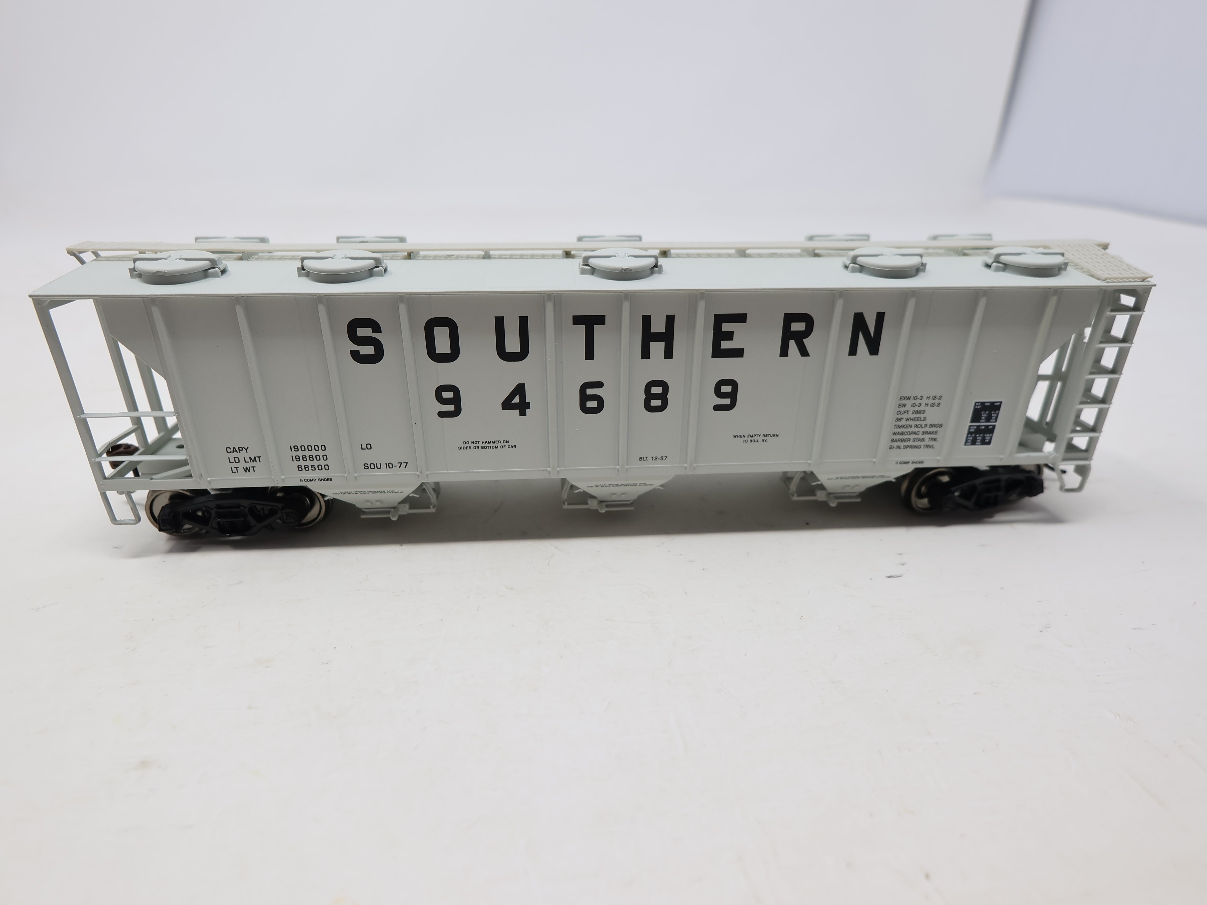 USED Walthers 932-27958 HO Scale, PS-2 2893 Covered Hopper 2 Car Pack, Southern #94689, 94620