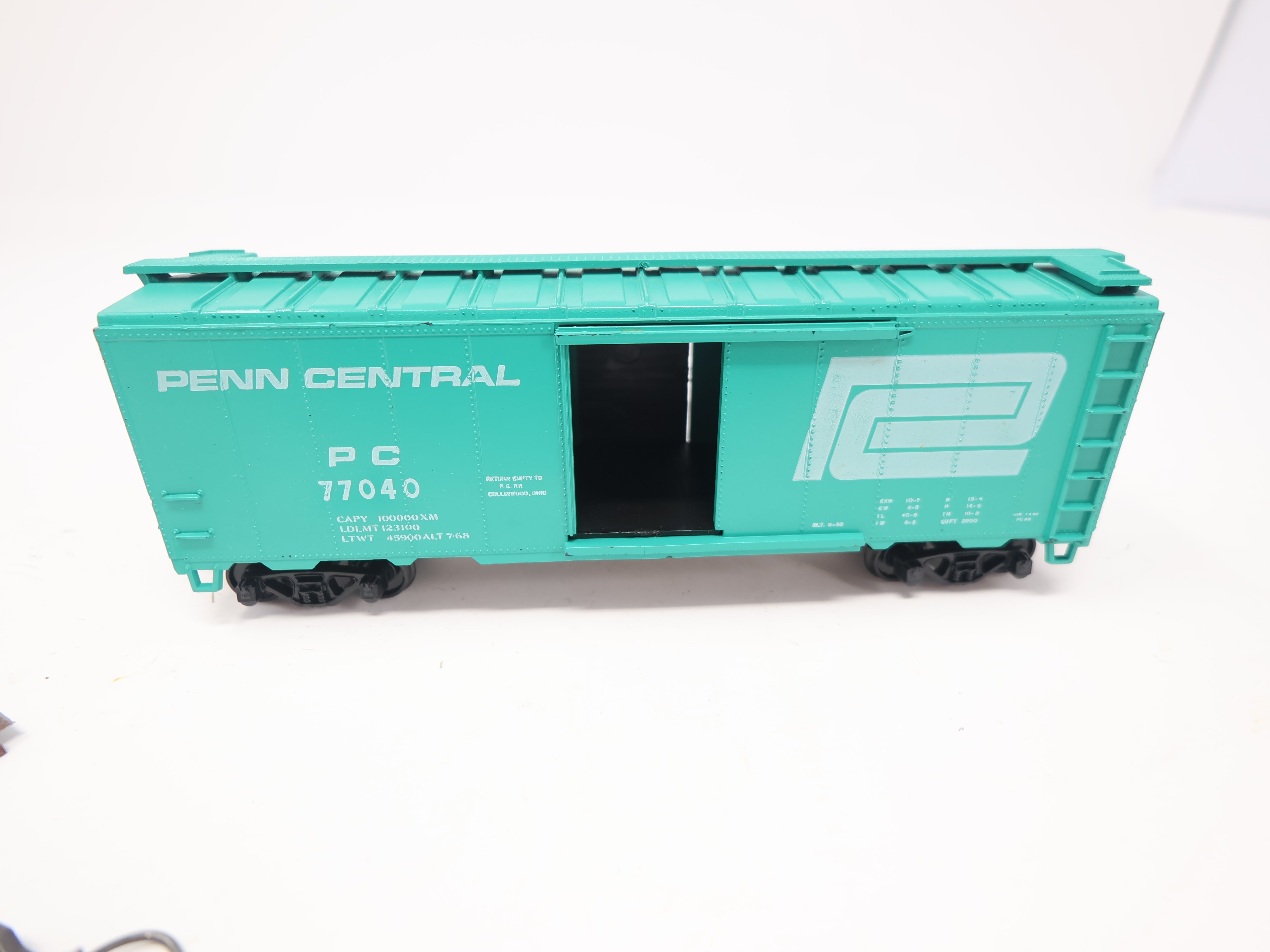 USED Athearn HO Scale, 40' Box Car, Penn Central PC #77040