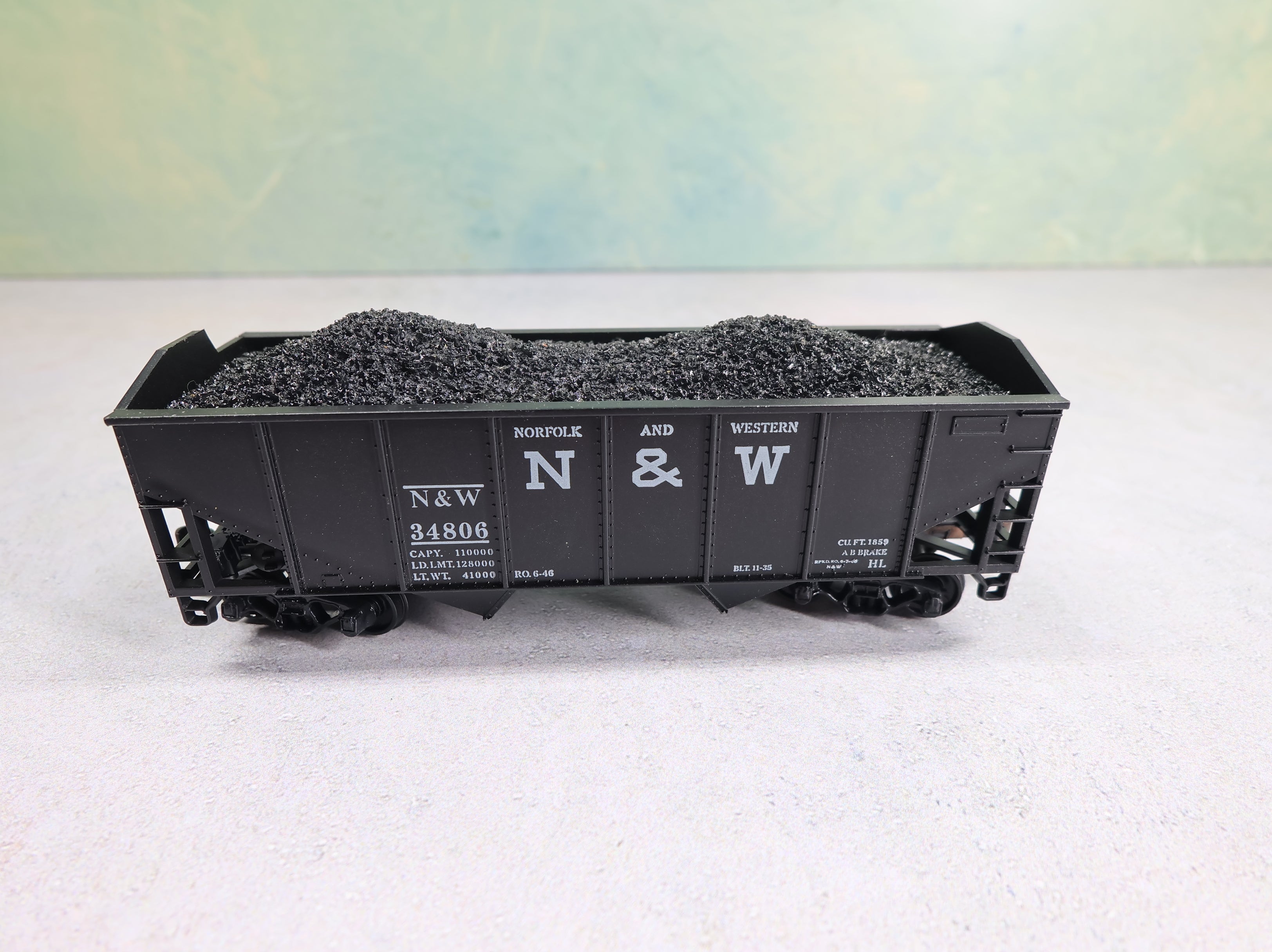 USED Athearn 5444 HO Scale 34' Ribbed Side Hopper Norfolk & Western N&W #34806 w/ Coal Load