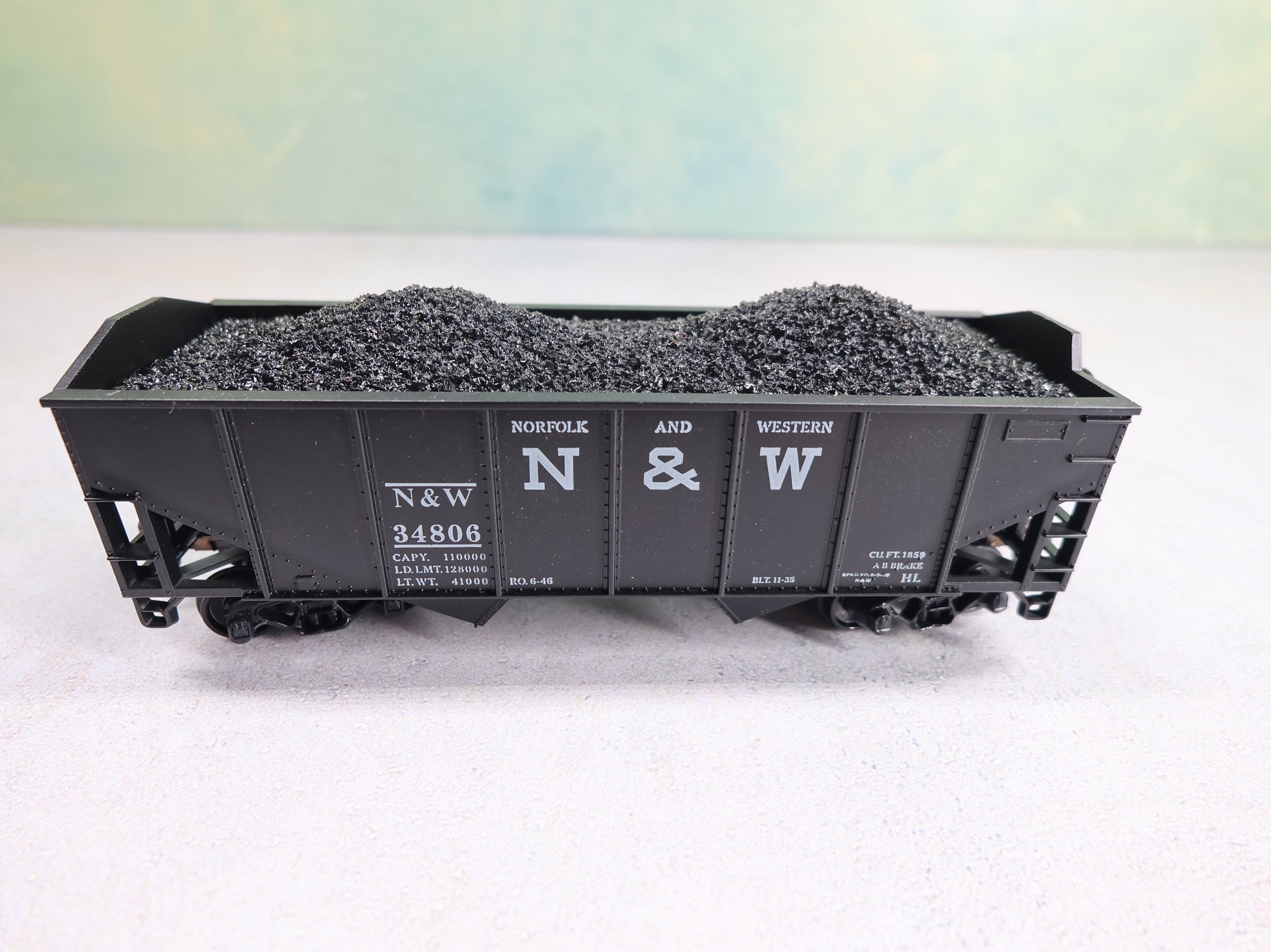 USED Athearn 5444 HO Scale 34' Ribbed Side Hopper Norfolk & Western N&W #34806 w/ Coal Load