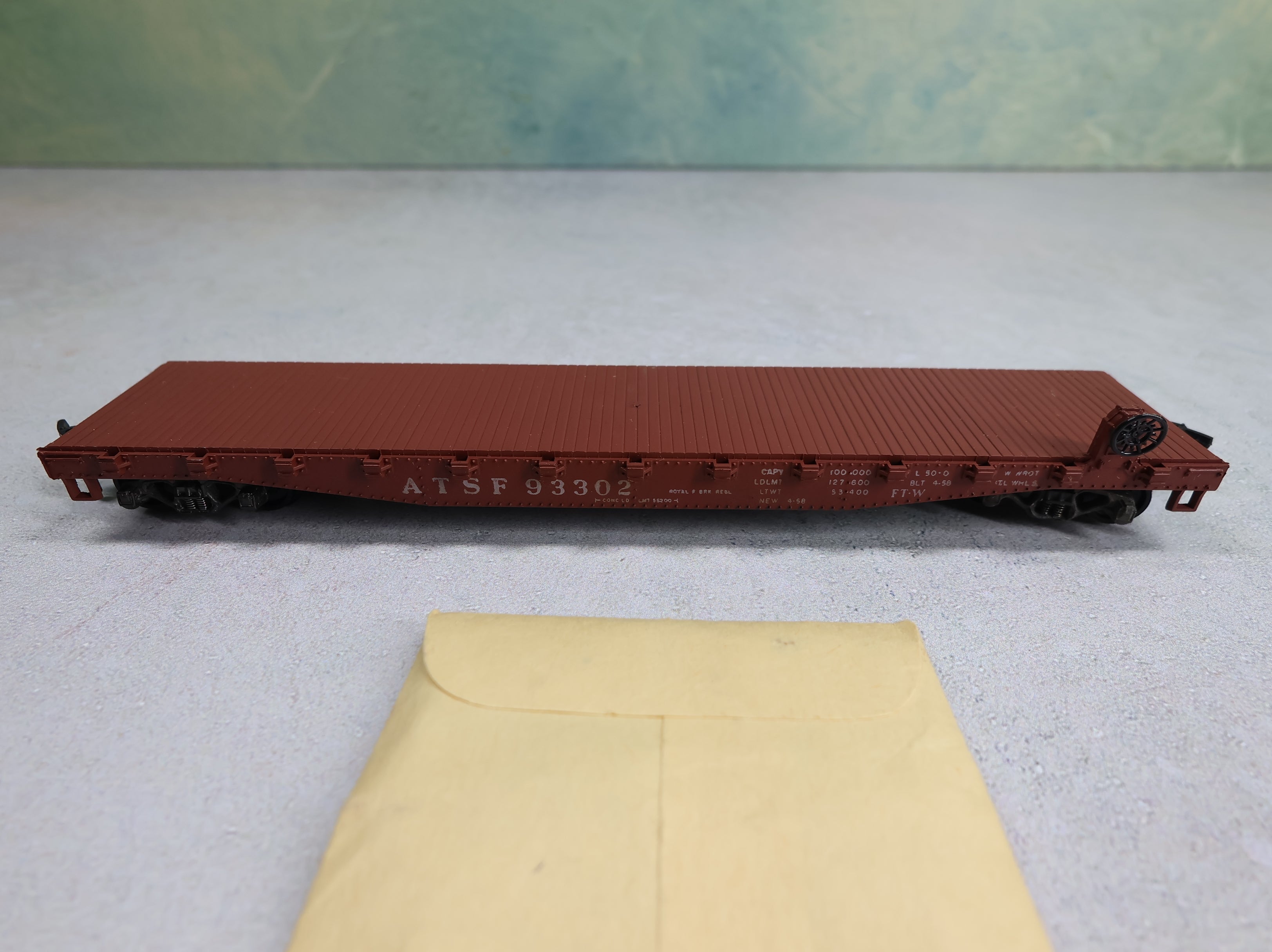 USED Athearn HO Scale 50' Flat Car w/ Stakes Santa Fe ATSF #93302