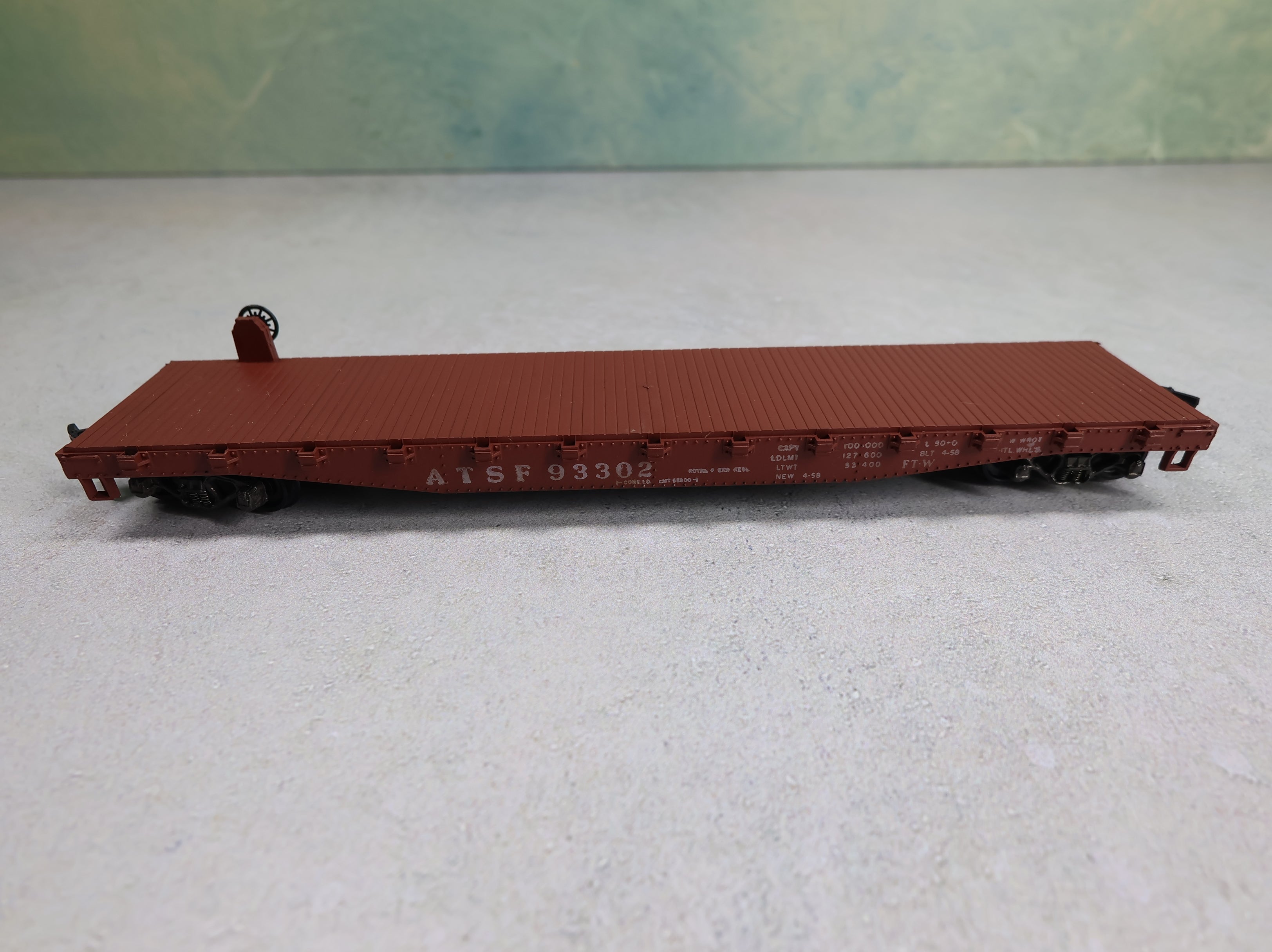 USED Athearn HO Scale 50' Flat Car w/ Stakes Santa Fe ATSF #93302