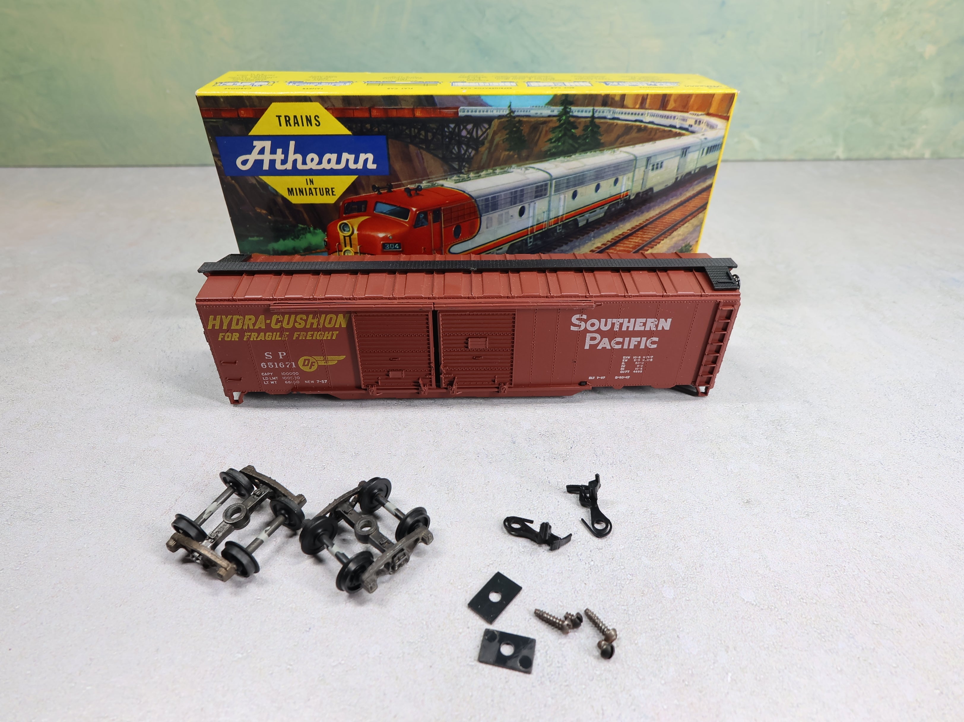 USED Athearn HO Scale 50' DD Box Car Southern Pacific SP #651671 KIT