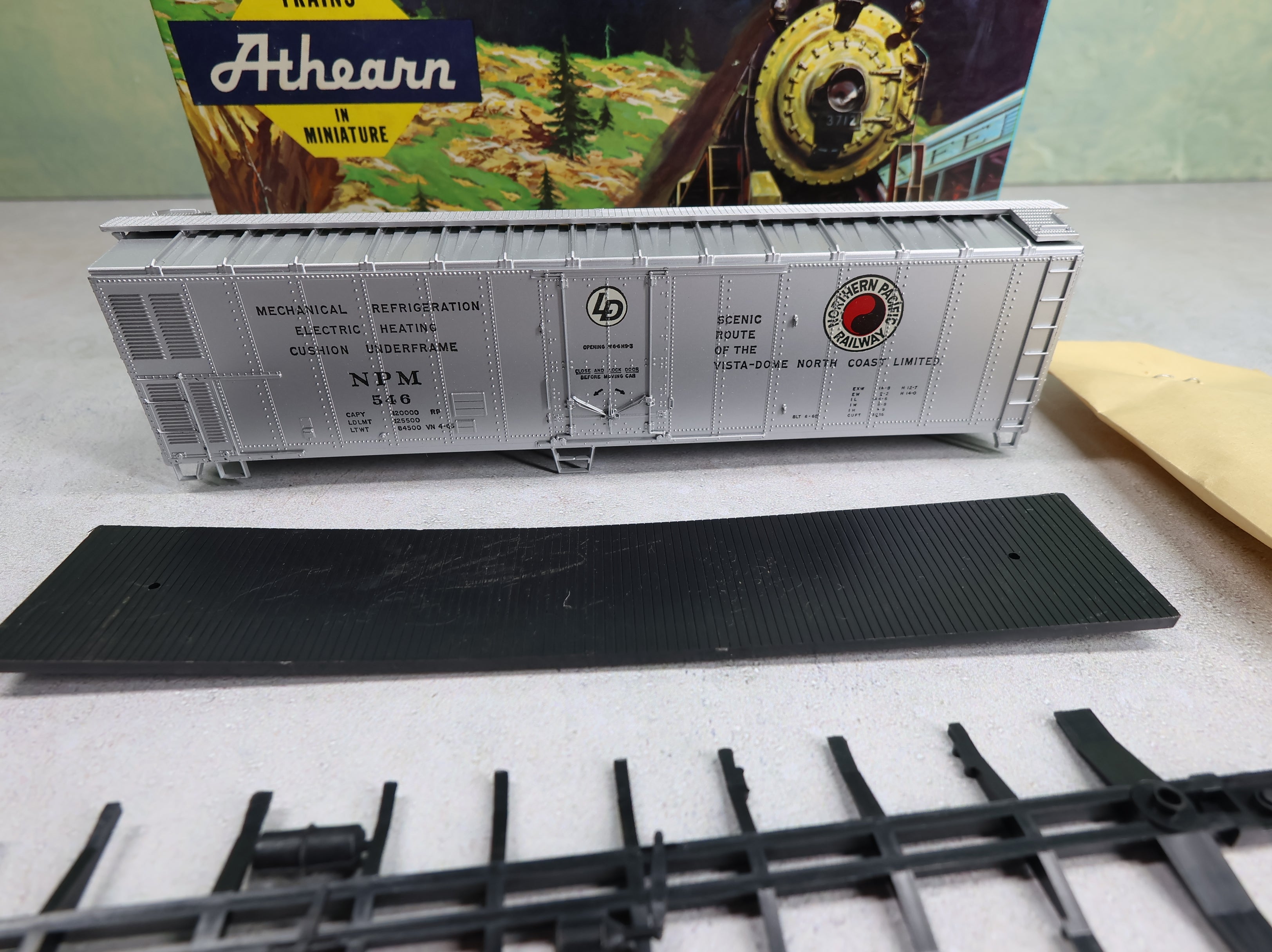 USED Athearn HO Scale 50' Mech Reefer Box Car Northern Pacific NPM #546 KIT