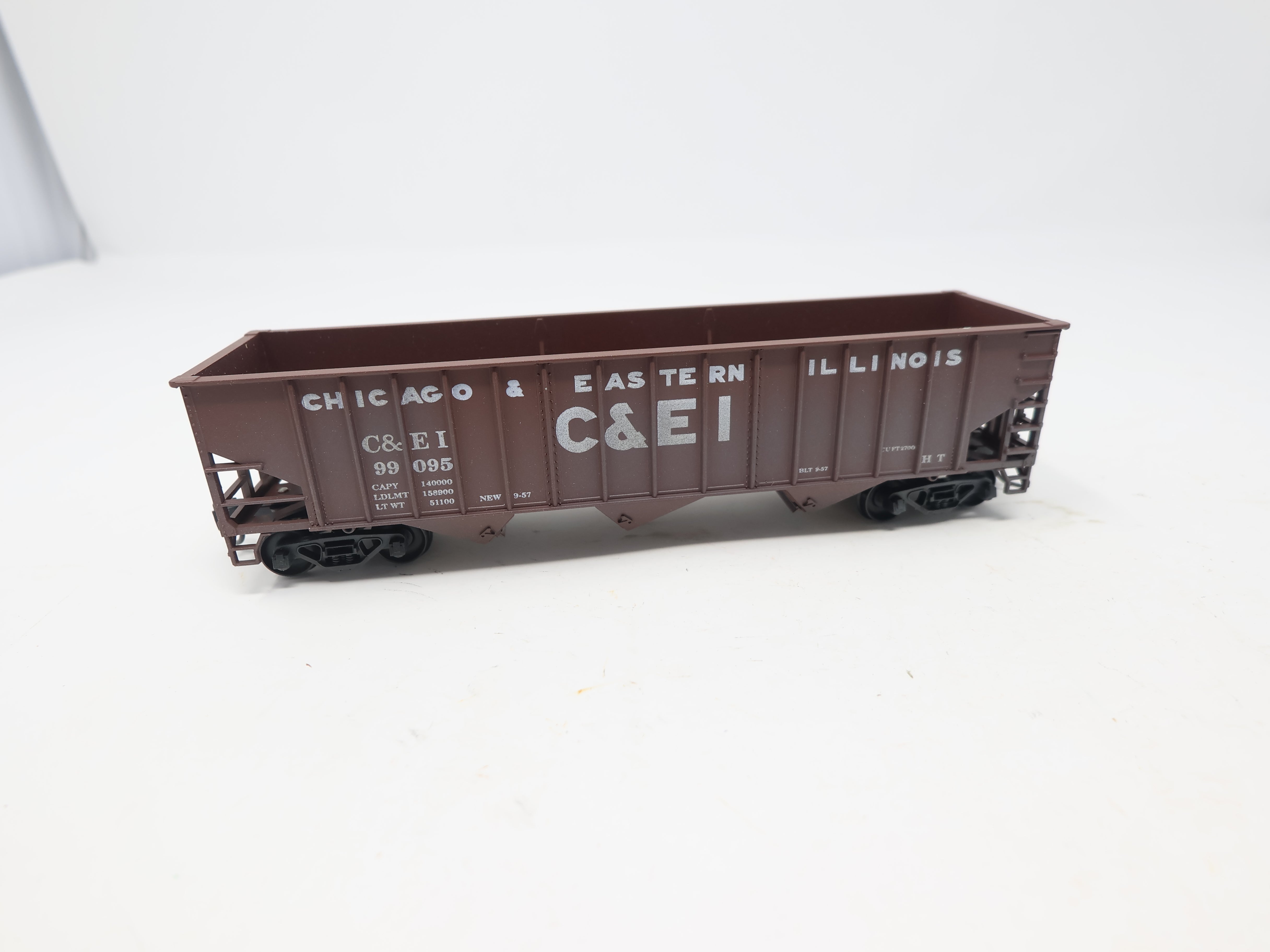 USED Stewart Hobbies HO Scale, 70 Ton 14 Panel Tripple Hopper, Chicago and Eastern Illinois C&EI #99095, Lightly Weathered